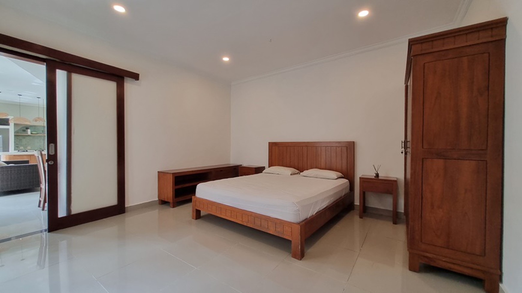 Modern Villa For Sale with Rice Field View and Wide Access in Kerobokan Area