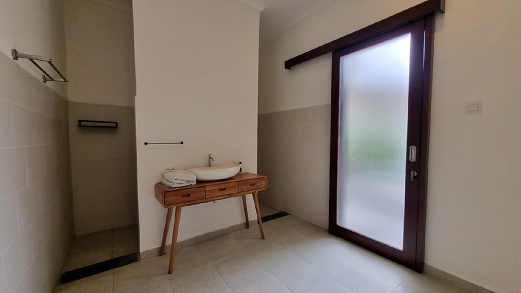 Modern Villa For Sale with Rice Field View and Wide Access in Kerobokan Area
