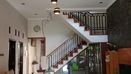 Dijual Rumah Klasik-Modern dengan Finishing Premium dan Taman Luas - Jalan Sawo, Pasar Rebo Jakarta Timur