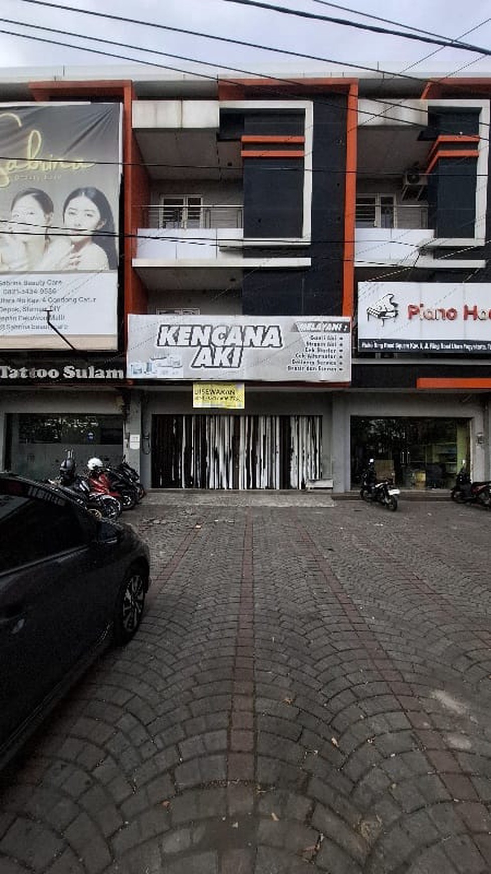 Disewakan Ruko 3 Lantai Lokasi Strategis Depan Pakuwon Mall 