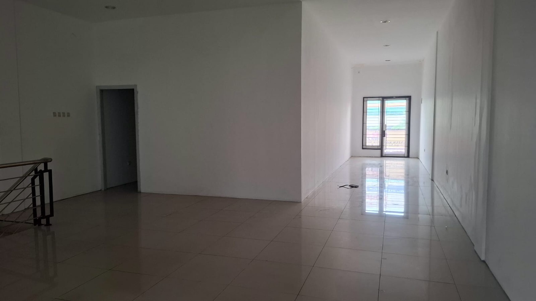 Disewakan Ruko 3 Lantai Lokasi Strategis Depan Pakuwon Mall 