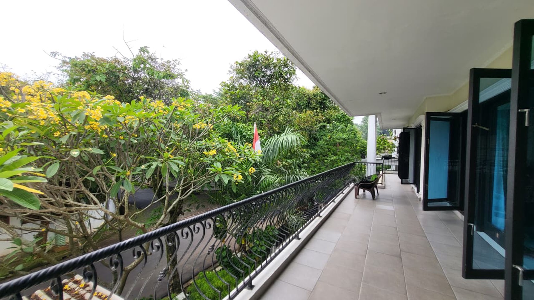 Rumah Mewah Dengan Kolam Renang Pribadi di Giri Loka BSD