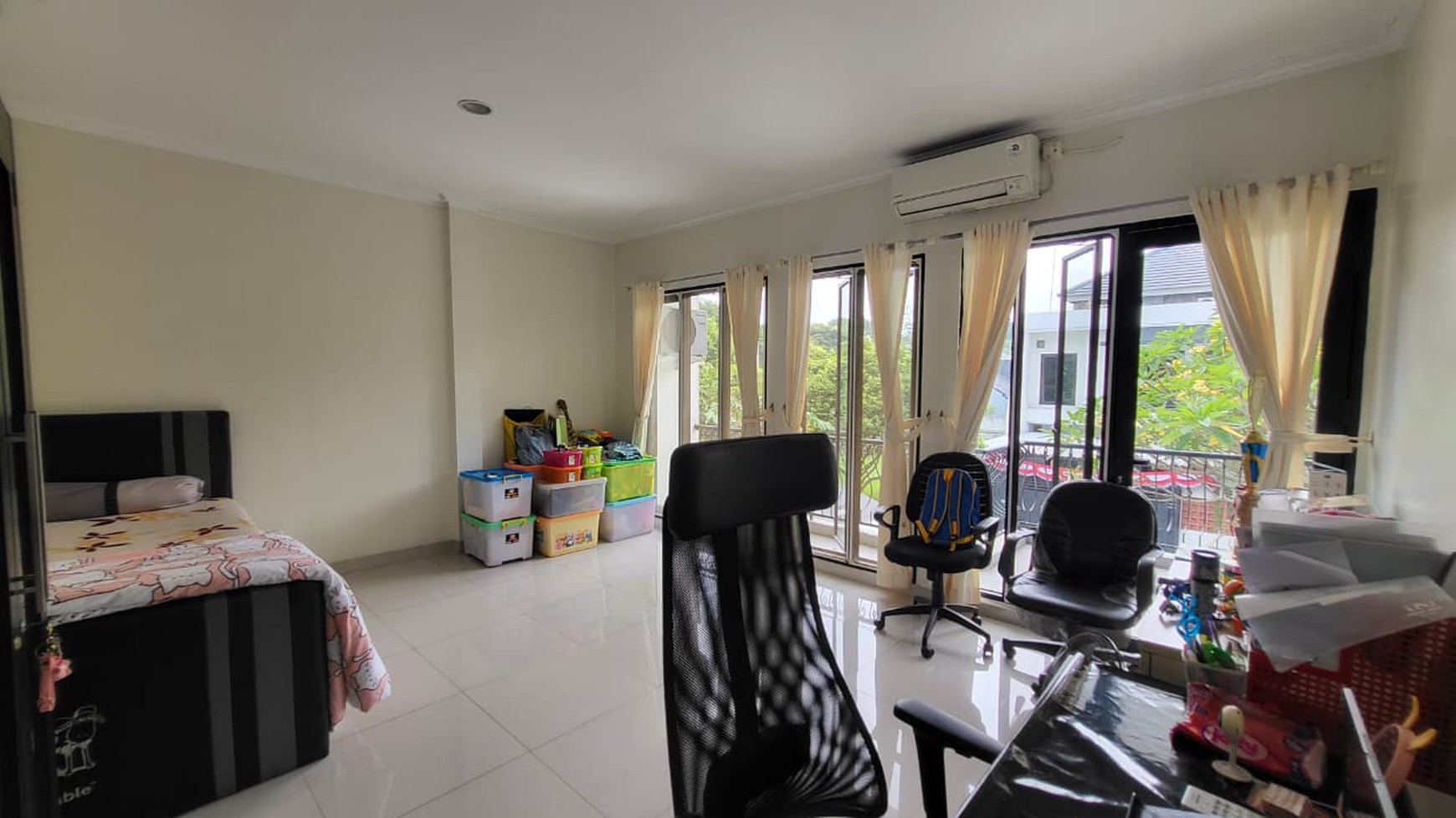 Rumah Mewah Dengan Kolam Renang Pribadi di Giri Loka BSD