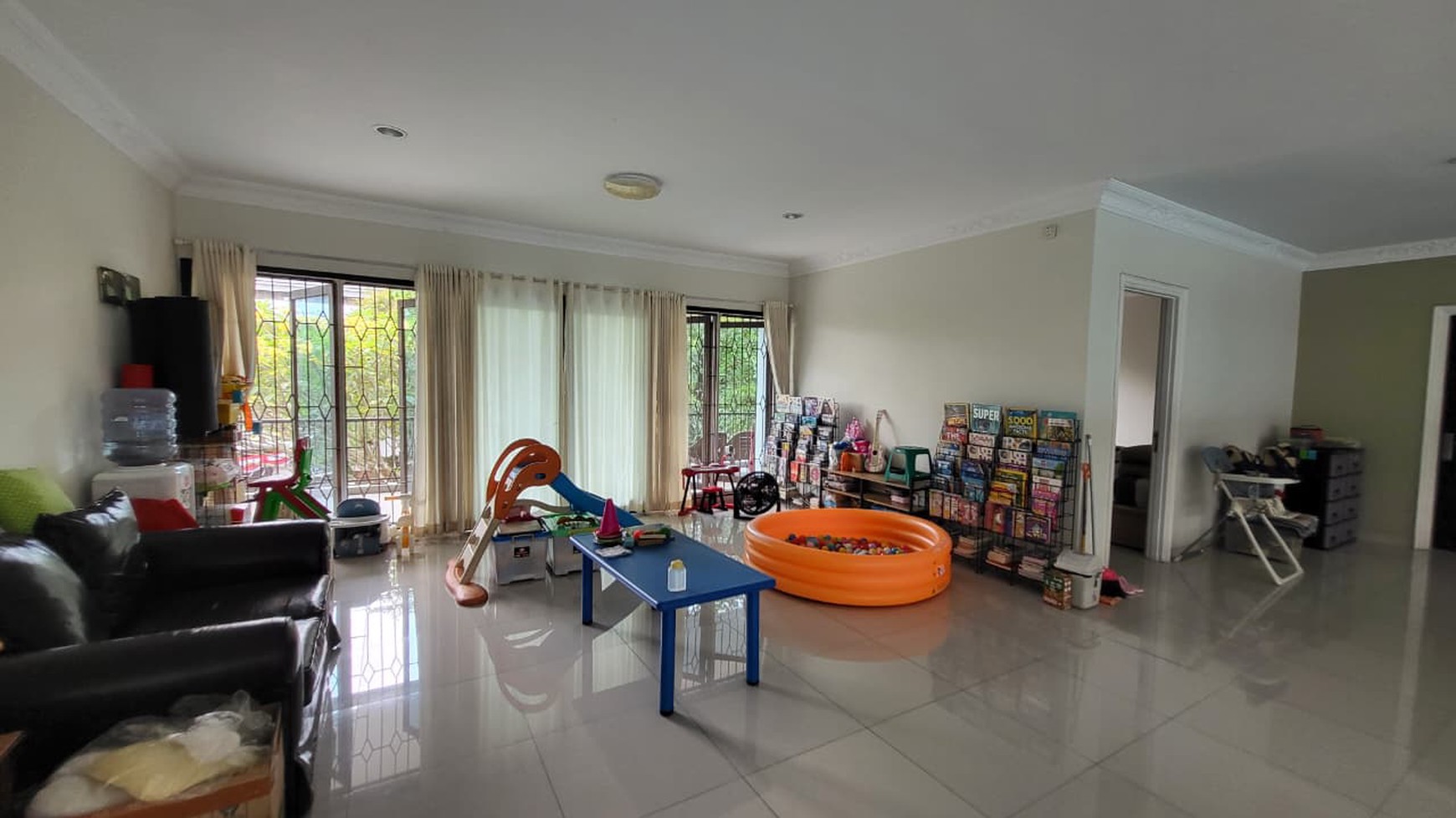 Rumah Mewah Dengan Kolam Renang Pribadi di Giri Loka BSD