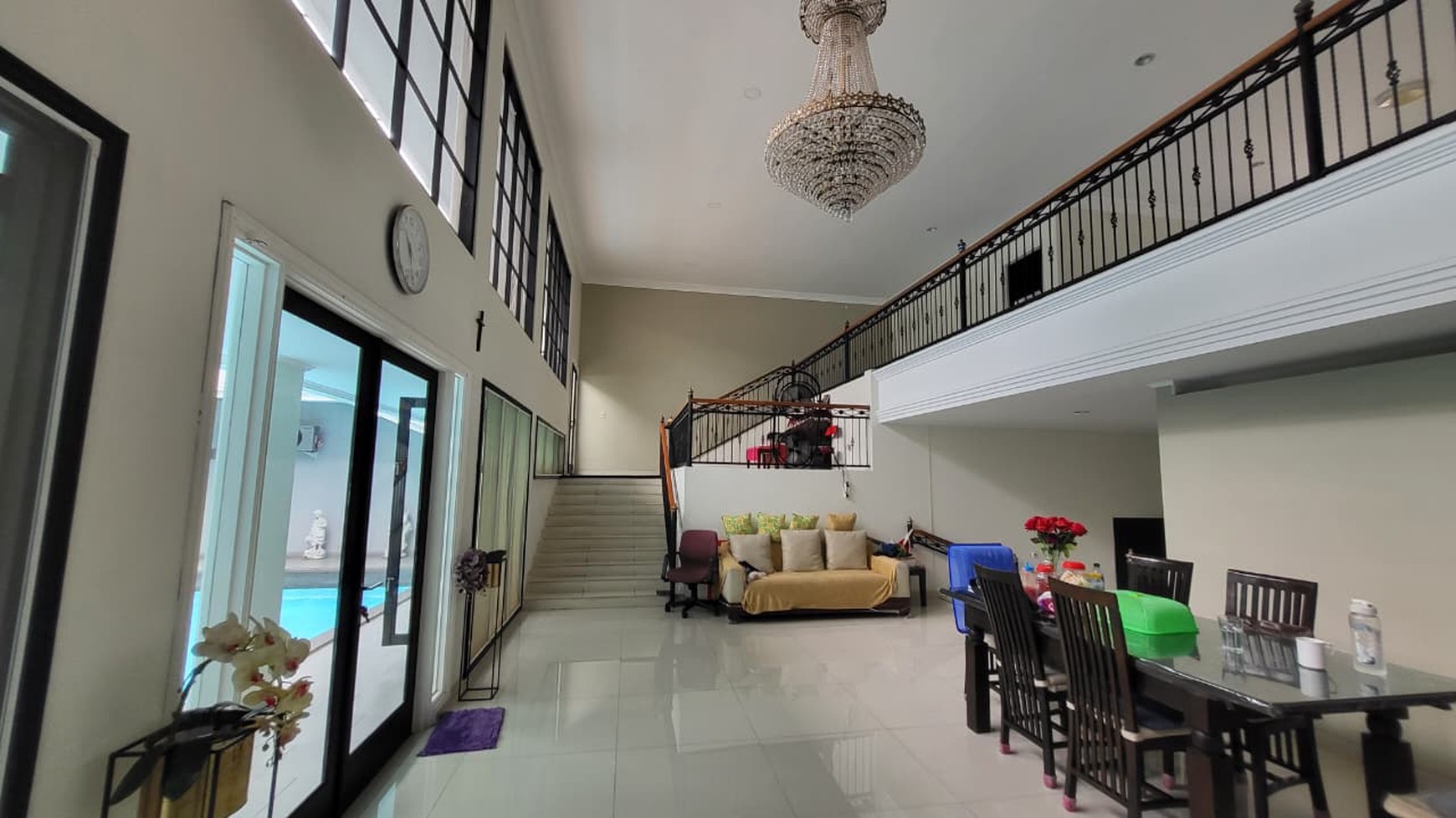 Rumah Mewah Dengan Kolam Renang Pribadi di Giri Loka BSD