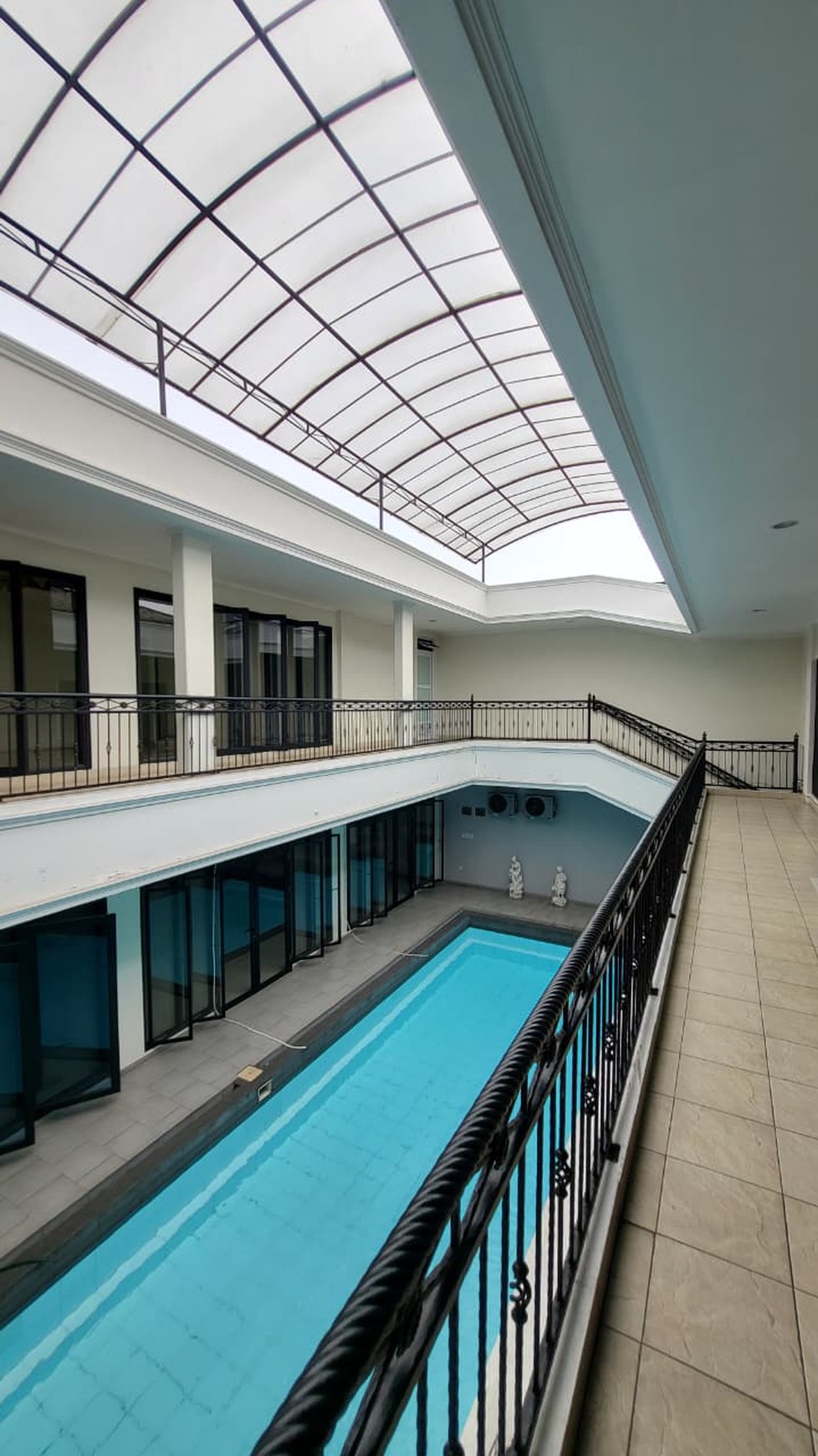 Rumah Mewah Dengan Kolam Renang Pribadi di Giri Loka BSD