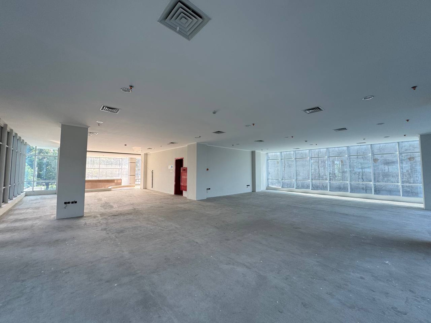 Pancoran gedung 7 lantai parkir luas lokasi strategis