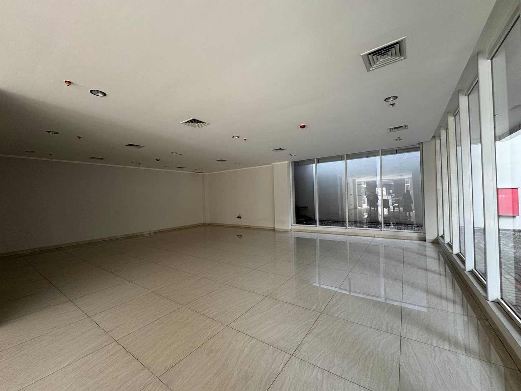 Pancoran gedung 7 lantai parkir luas lokasi strategis