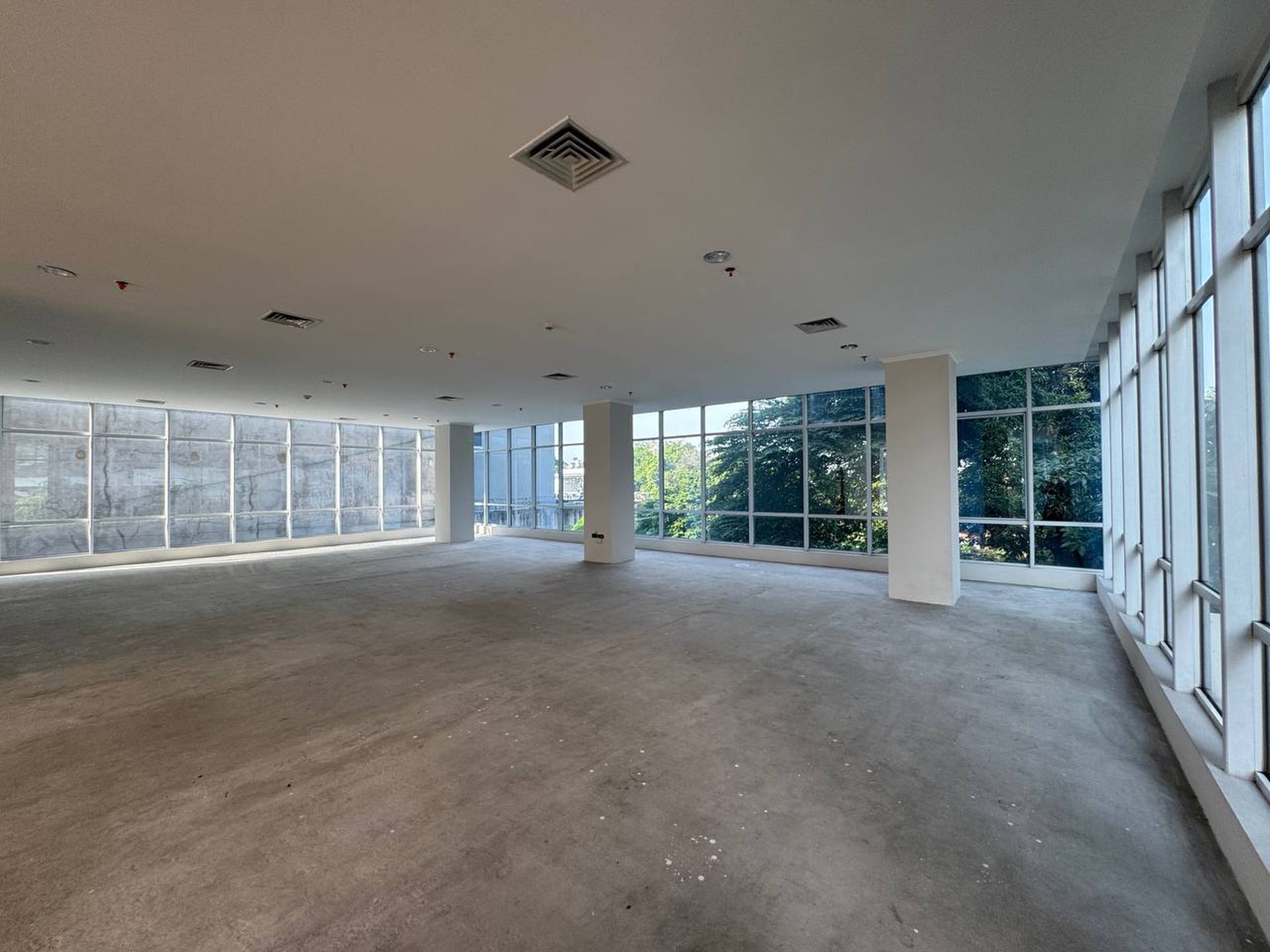 Pancoran gedung 7 lantai parkir luas lokasi strategis