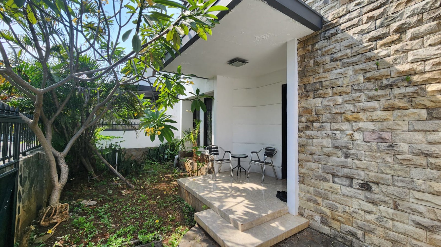 Rumah 2 Lantai Dijual di Cipinang Indah