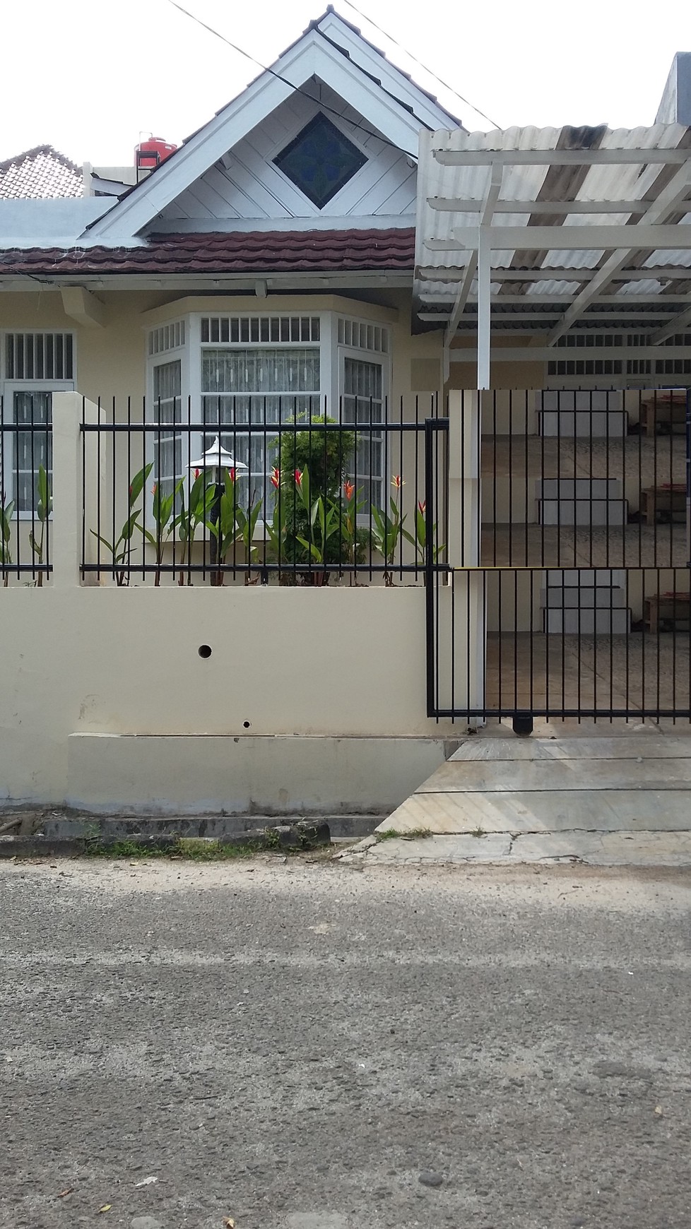 Rumah Asri nan Cantik, siap huni,di bintaro jaya sektor 3