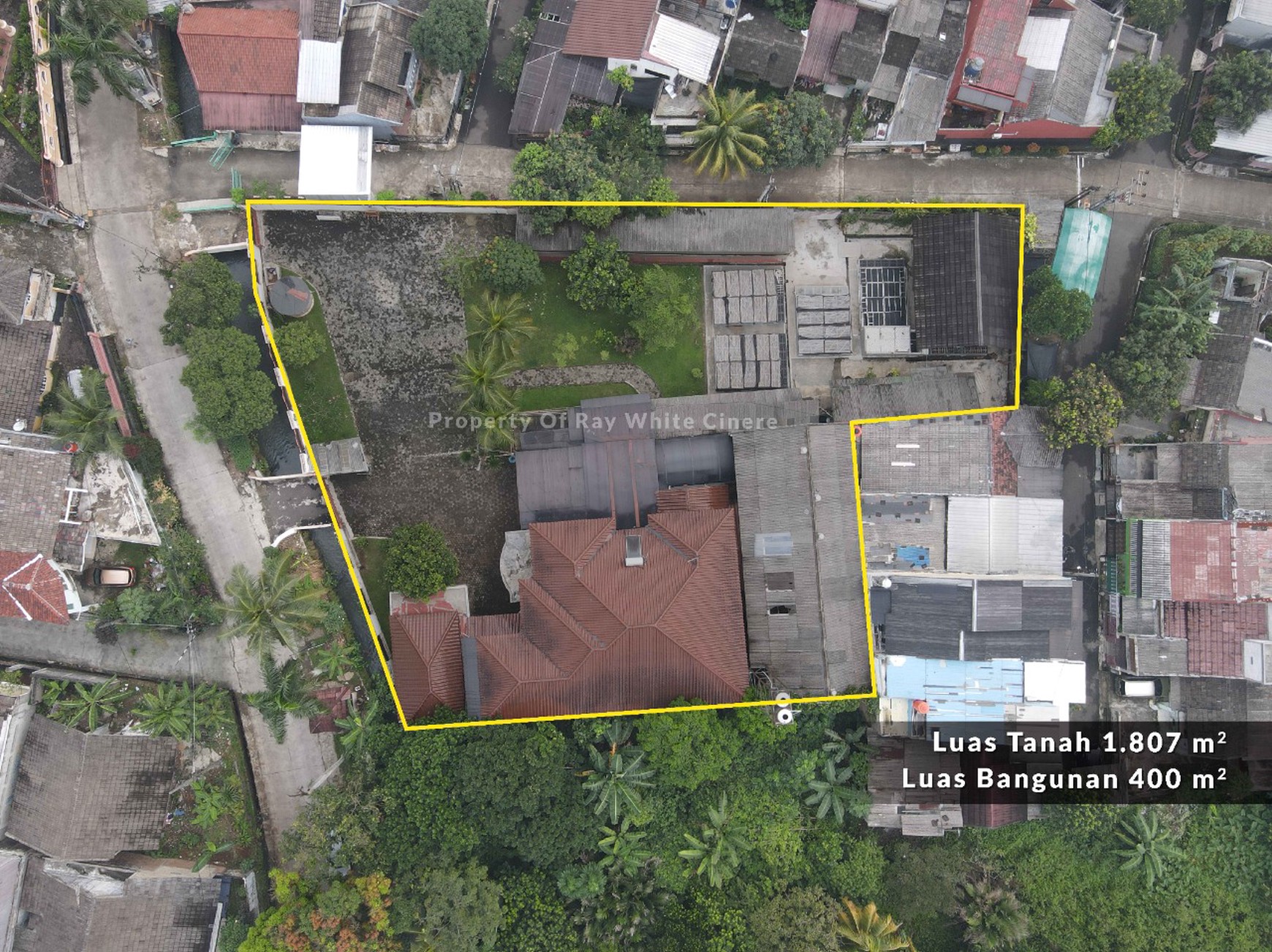 Rumah Asri dengan Tanah Luas di Pamulang Timur