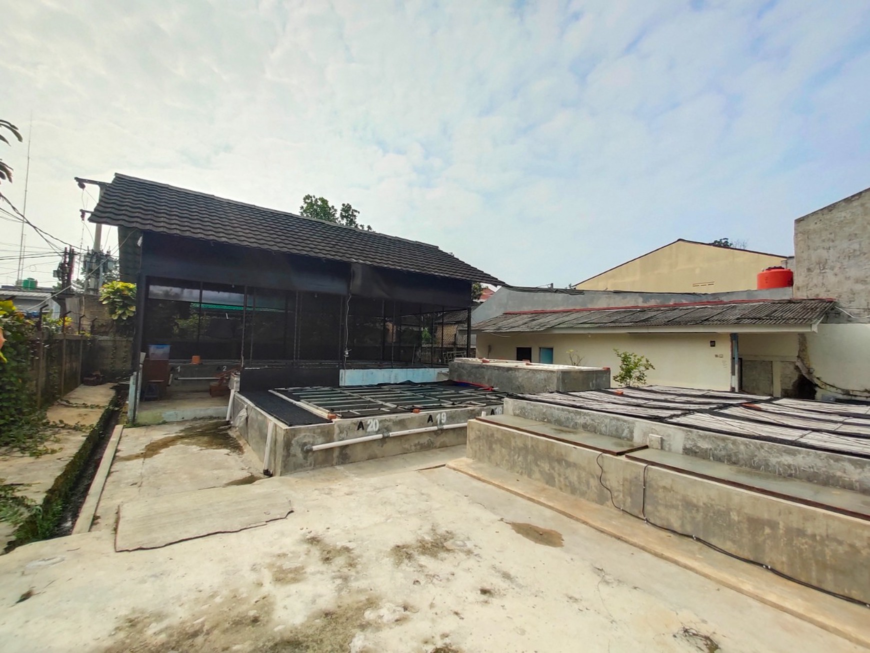 Rumah Asri dengan Tanah Luas di Pamulang Timur