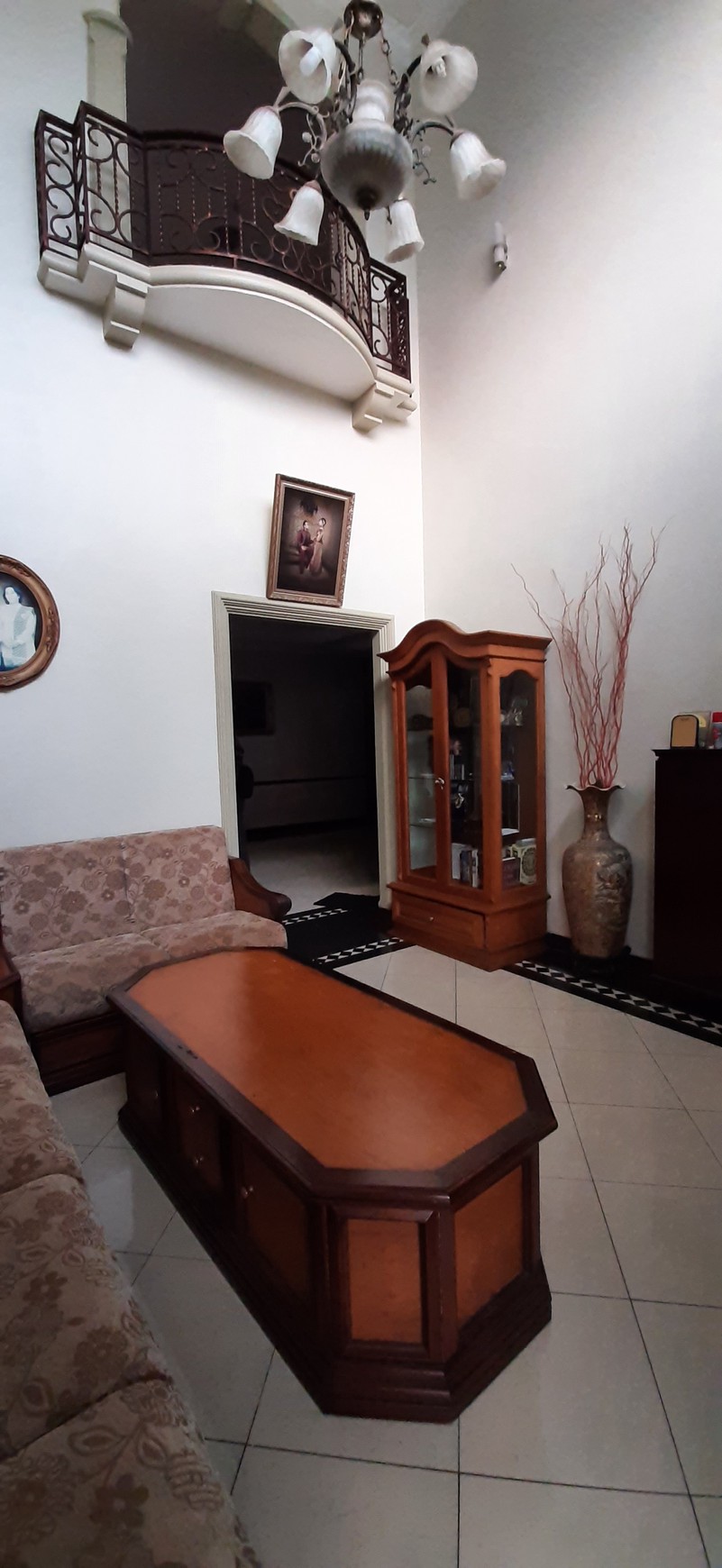 Rumah Asri dengan Tanah Luas di Pamulang Timur