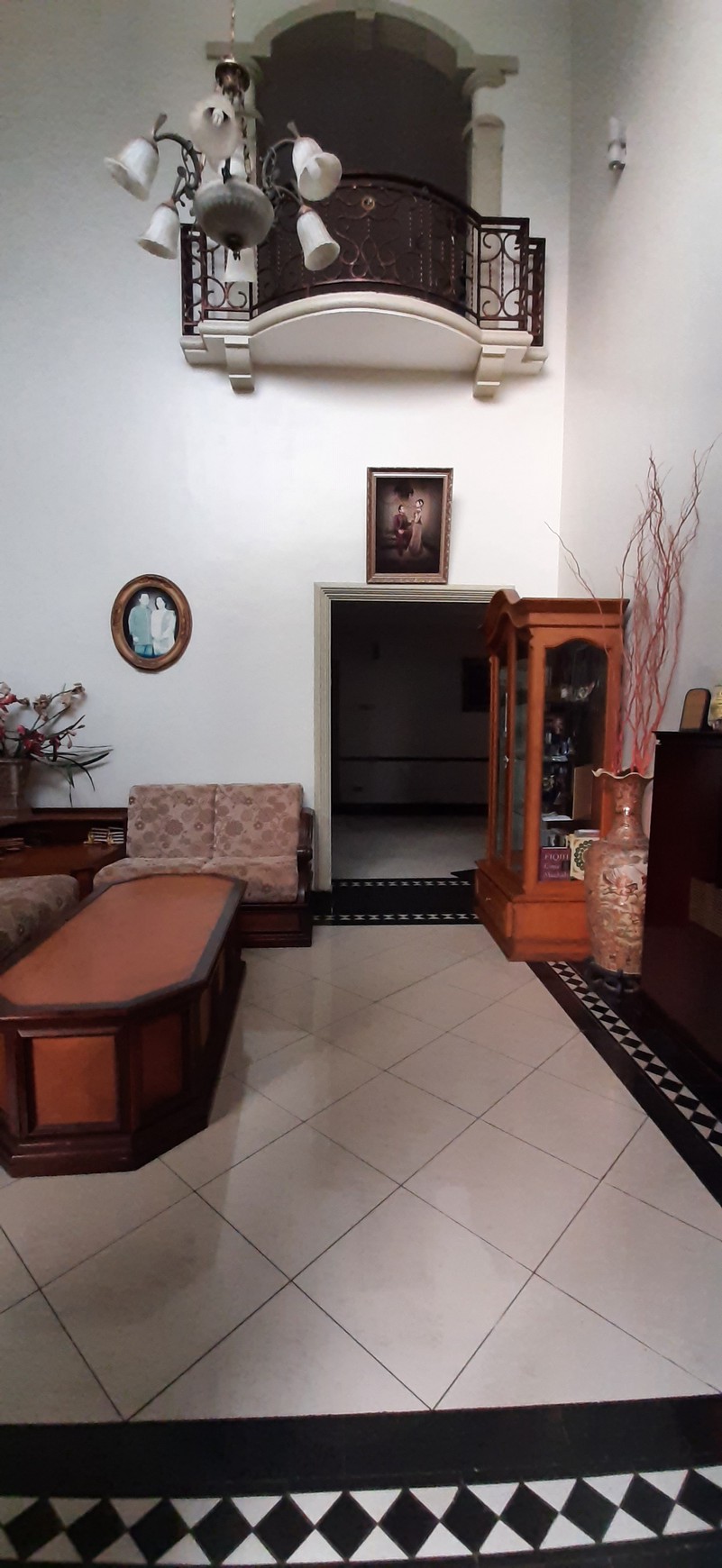 Rumah Asri dengan Tanah Luas di Pamulang Timur