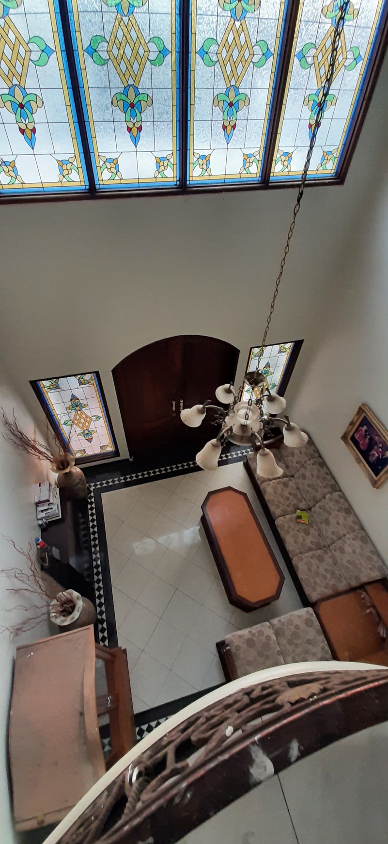 Rumah Asri dengan Tanah Luas di Pamulang Timur