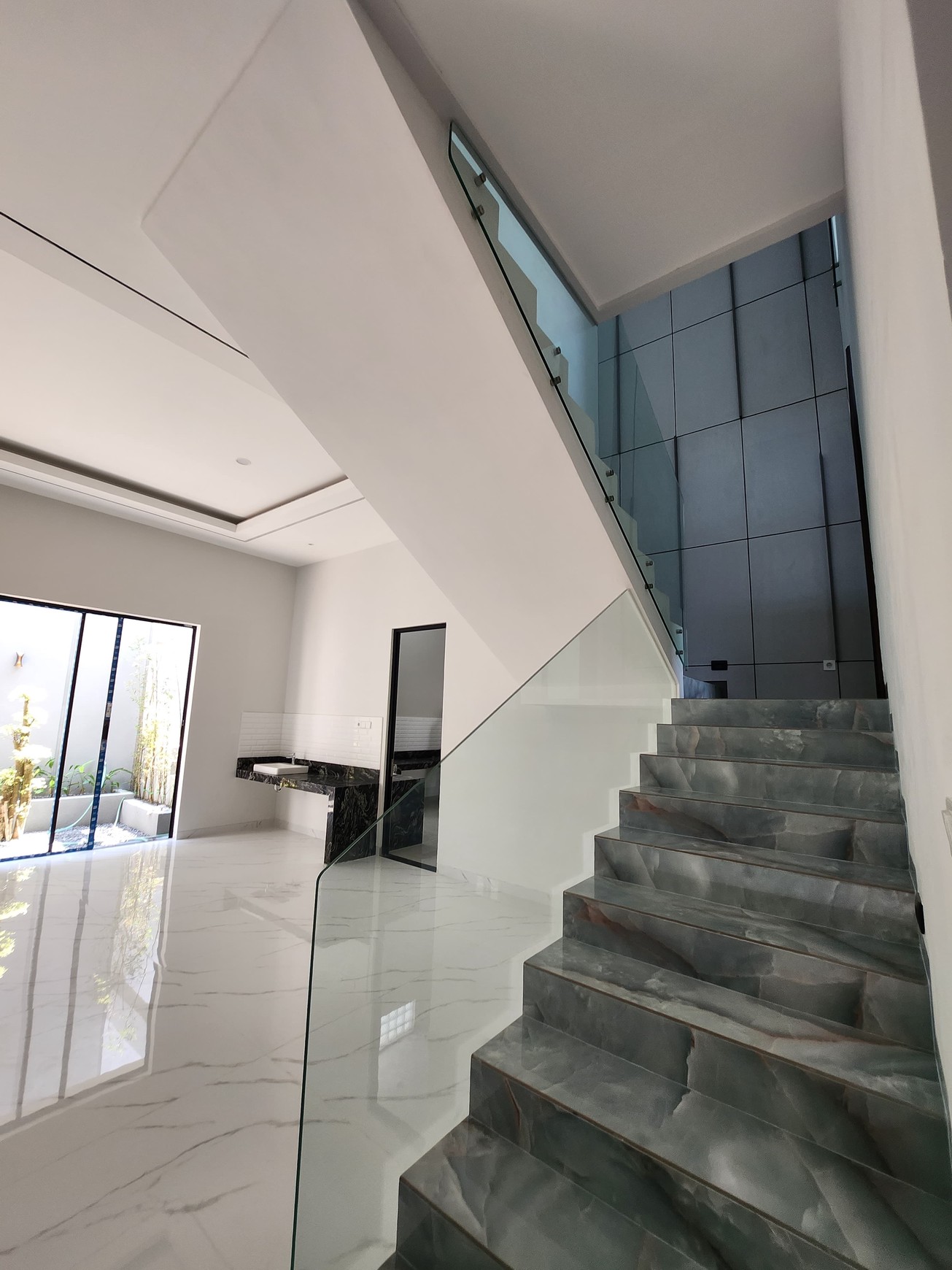 Dijual Rumah Baru Citraland Waterfront ' Woodland - Eastwood Spesial Row Jalan 4 Mobil Modern Mewah Lokasi Terdepan