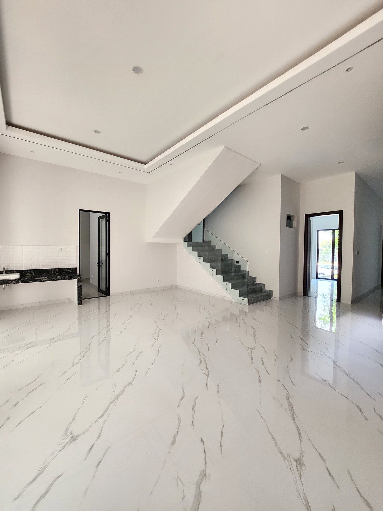 Dijual Rumah Baru Citraland Waterfront ' Woodland - Eastwood Spesial Row Jalan 4 Mobil Modern Mewah Lokasi Terdepan