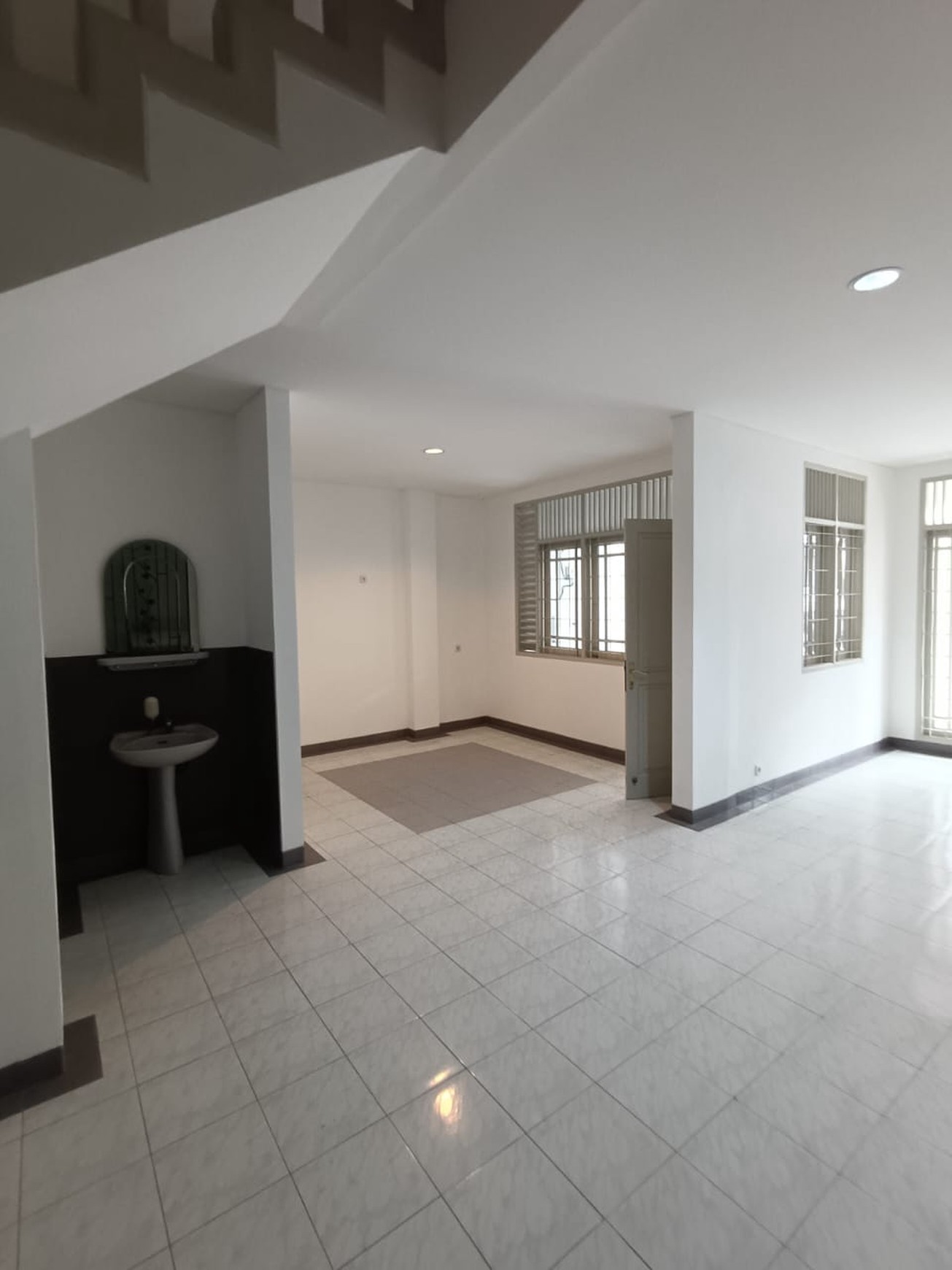 Rumah bagus, 2 lantai, rapih dan nyaman di Jurang Manggu