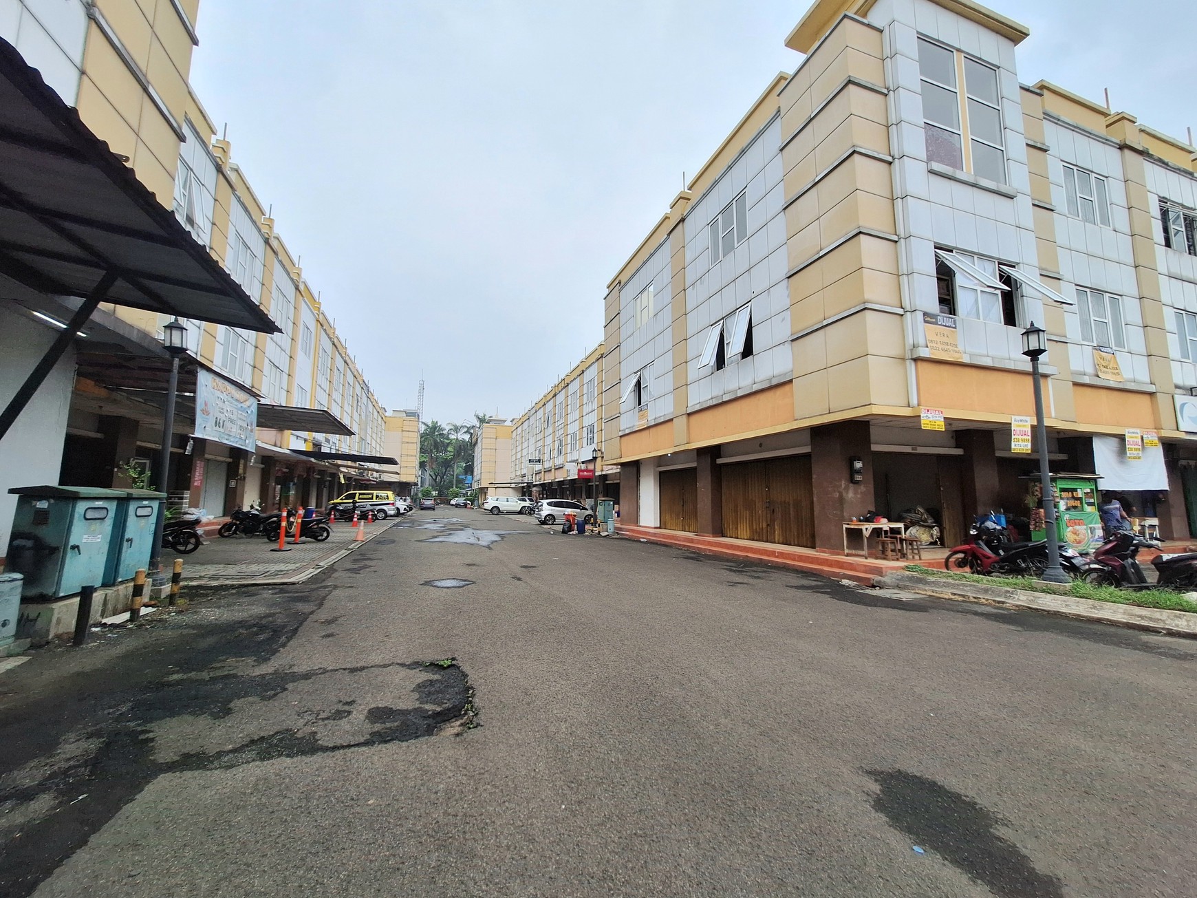 Jual Cepat Gandeng Hook Ruko Golden Boulevard BSD, Strategis, Lokasi Bagus, Siap Pakai