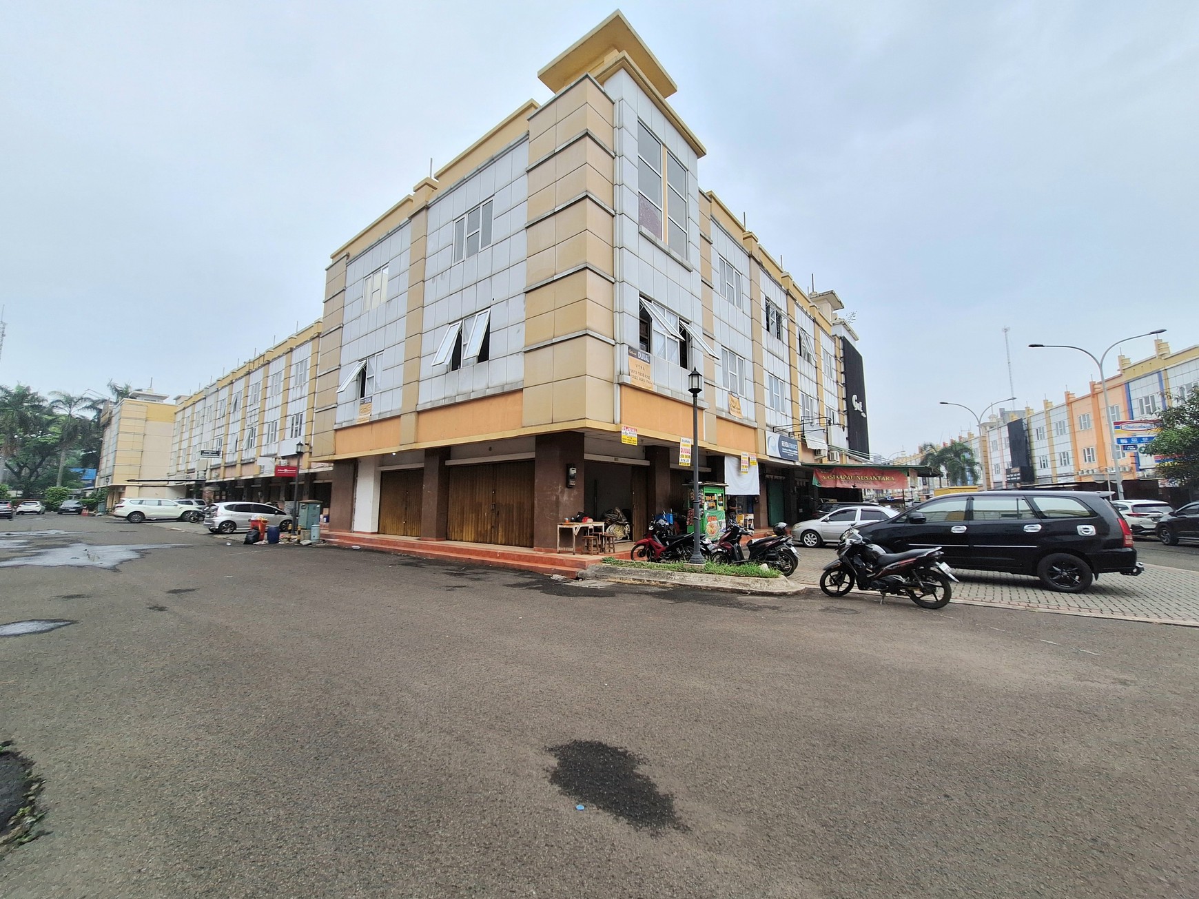 Jual Cepat Gandeng Hook Ruko Golden Boulevard BSD, Strategis, Lokasi Bagus, Siap Pakai