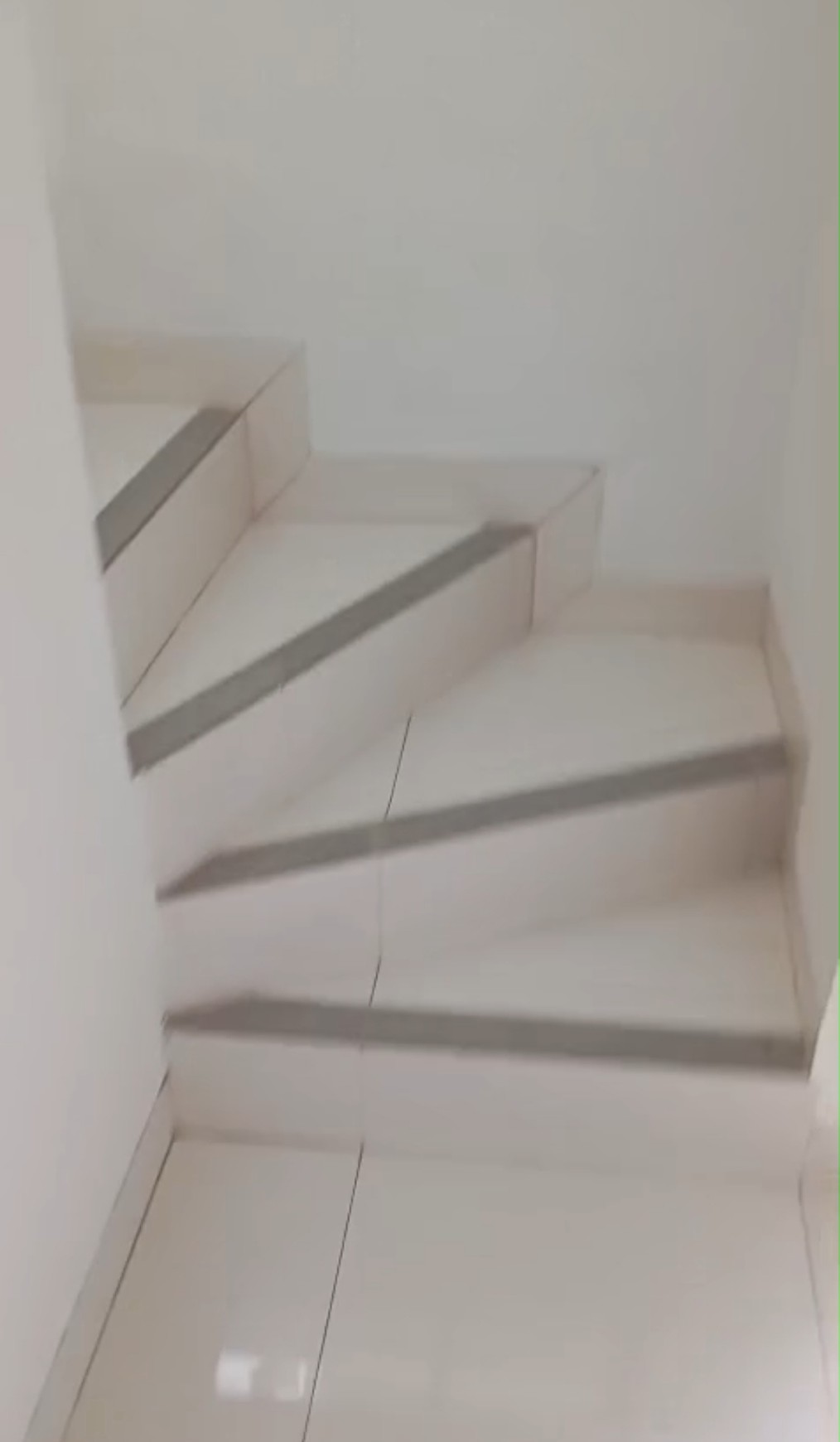 Termurah. Rumah modern Bali Resort, Sepatan Tangerang