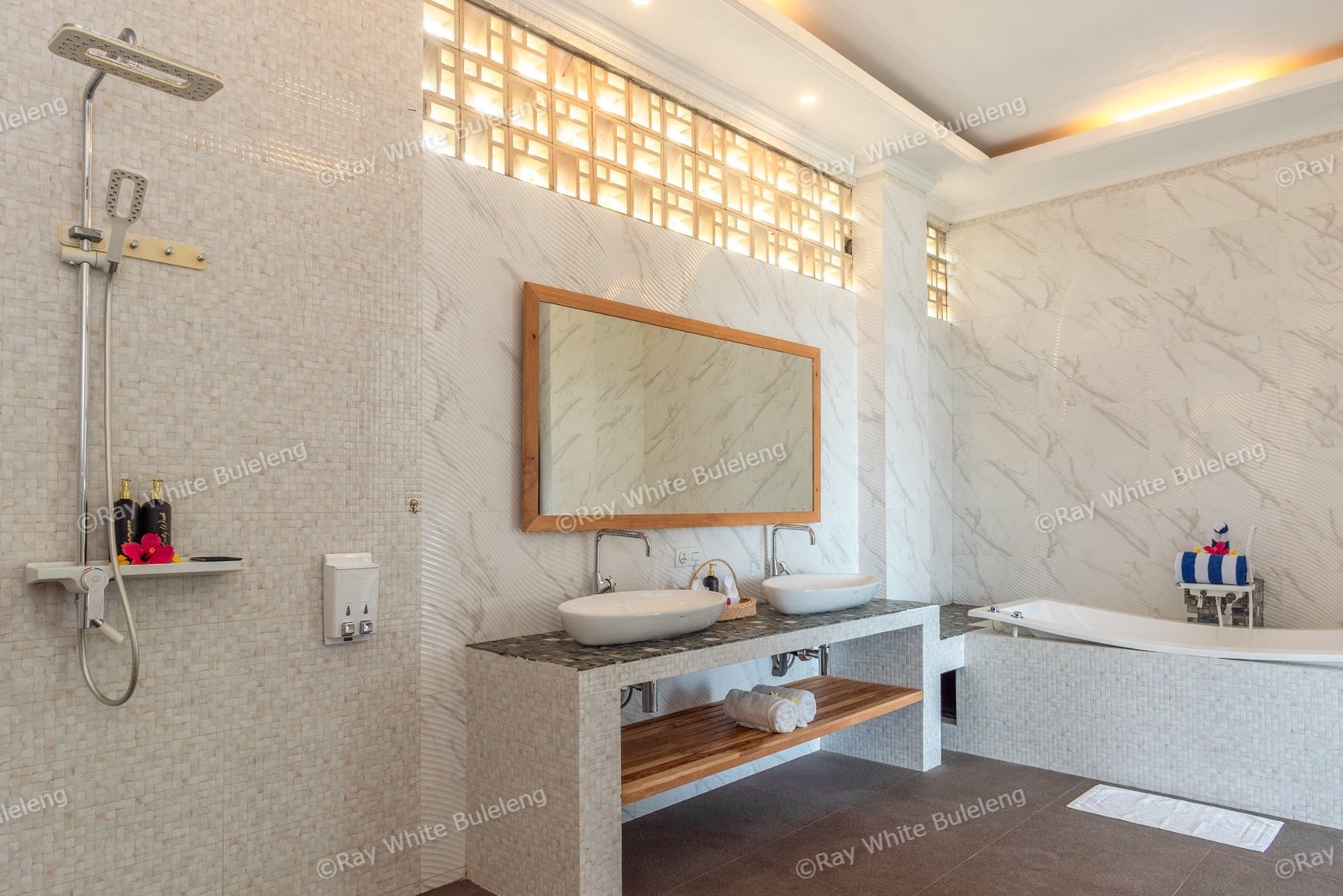 Exclusive Villa With Exquisite Ocean View In Lovina
