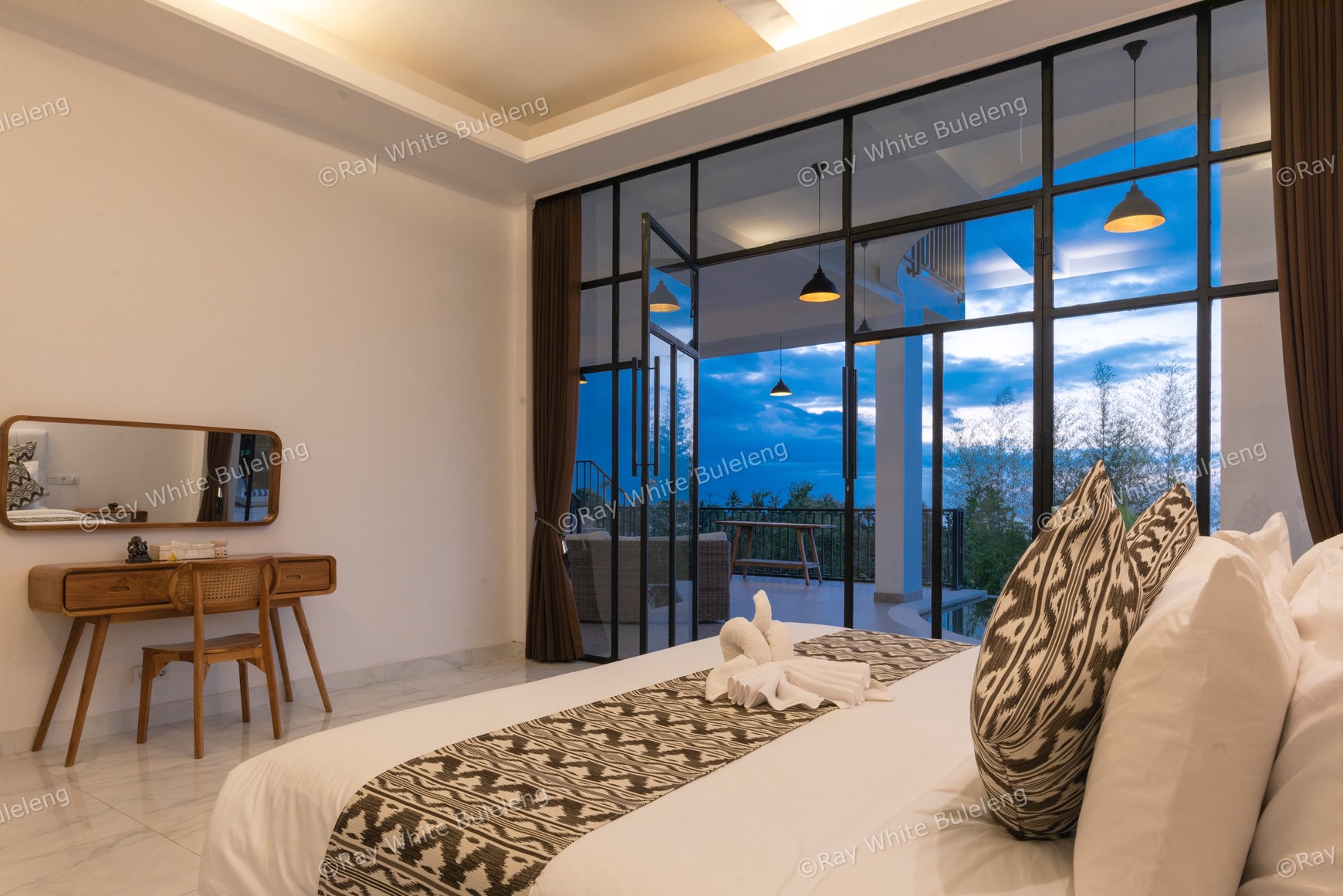 Exclusive Villa With Exquisite Ocean View In Lovina