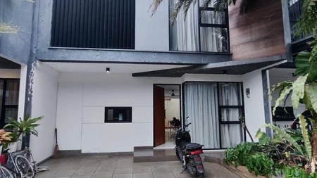 Rumah bagus, Cantik, Dalam cluster kemanan 24 Jam di Serua- Ciputat