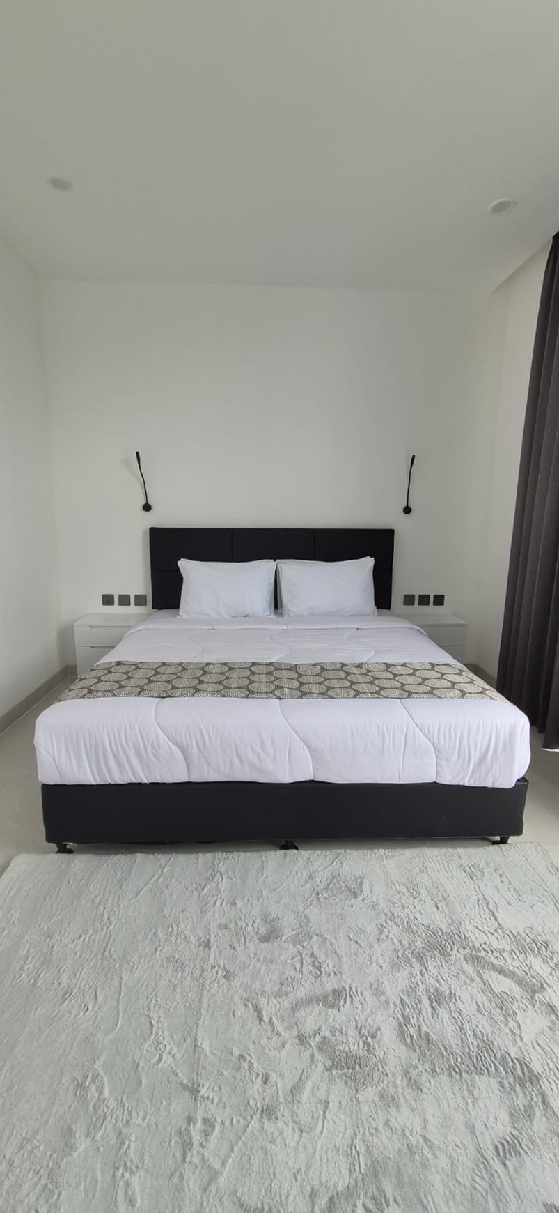 Leasehold - A modern townhouse takes simpliciy and serenity in Seminyak, Bali
