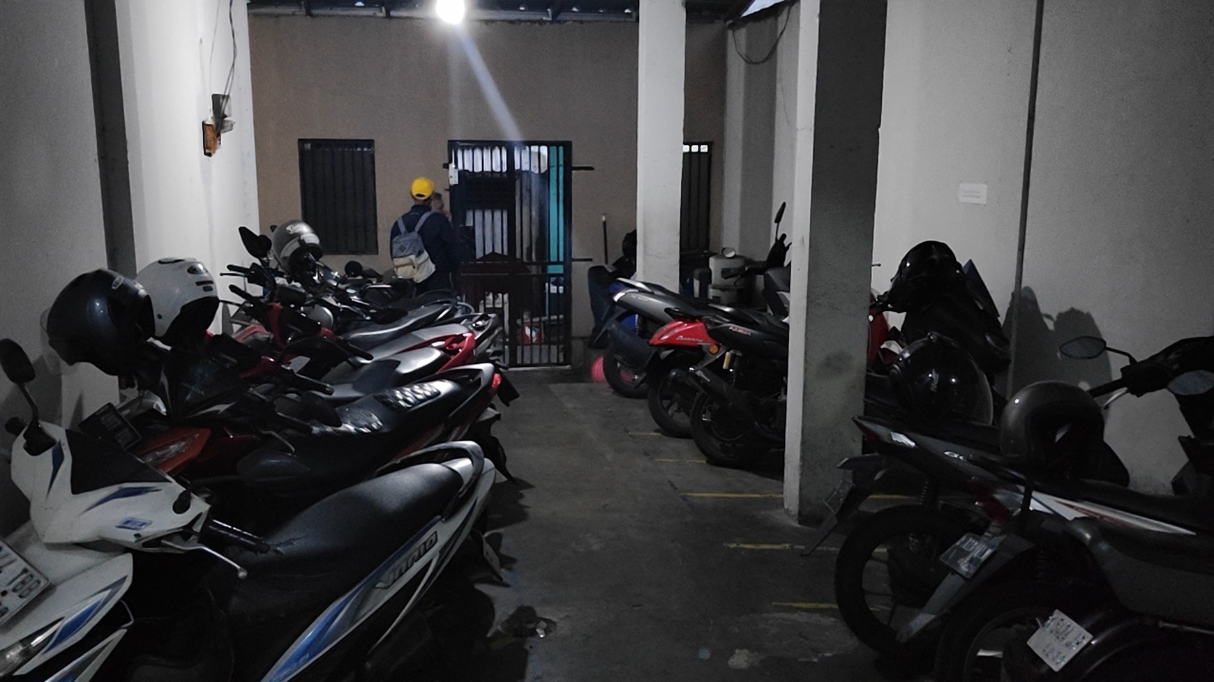 Rumah Kos Kosan di Jual di Pal Batu Menteng Dalam Jaksel, omset Rp. 100 Juta/ Bulan