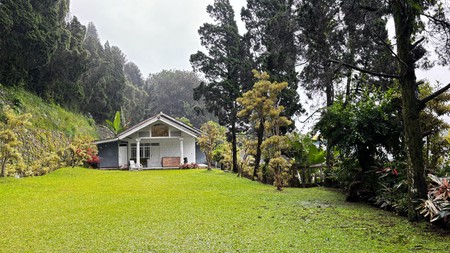 Villa Dengan 3 Bangunan Rumah Di Cisarua Puncak, View Sejuk Pegunungan