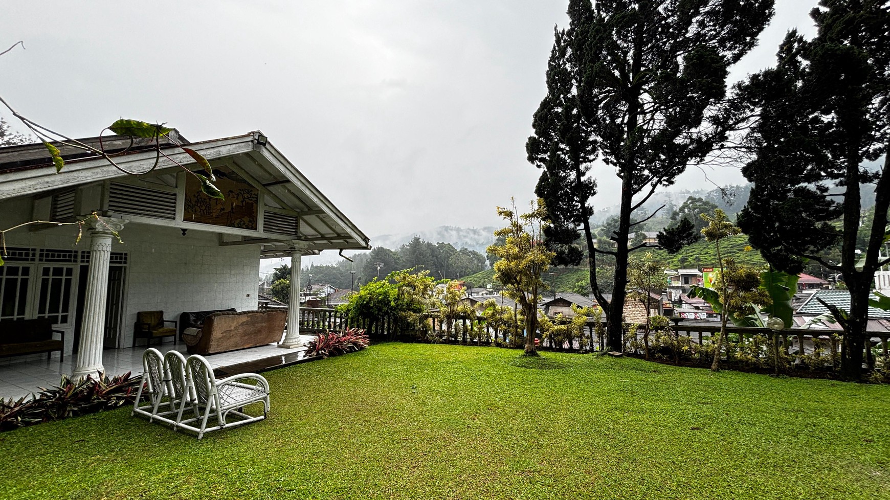Villa Dengan 3 Bangunan Rumah Di Cisarua Puncak, View Sejuk Pegunungan