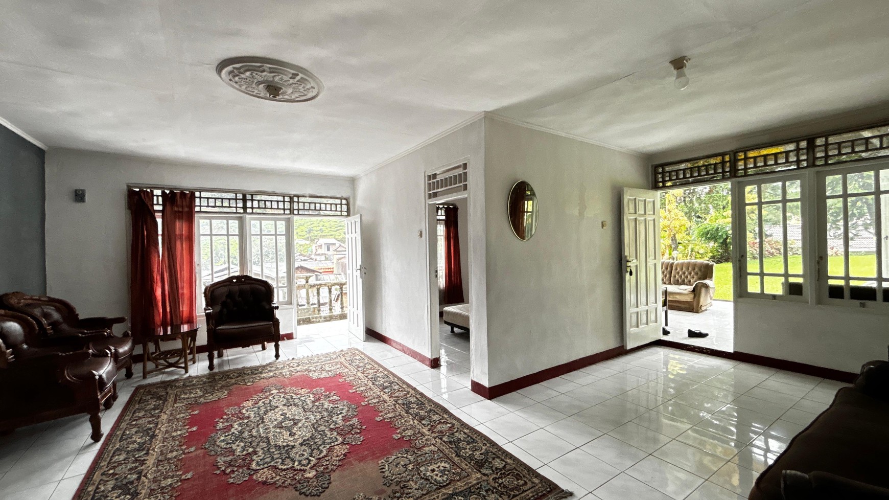 Villa Dengan 3 Bangunan Rumah Di Cisarua Puncak, View Sejuk Pegunungan