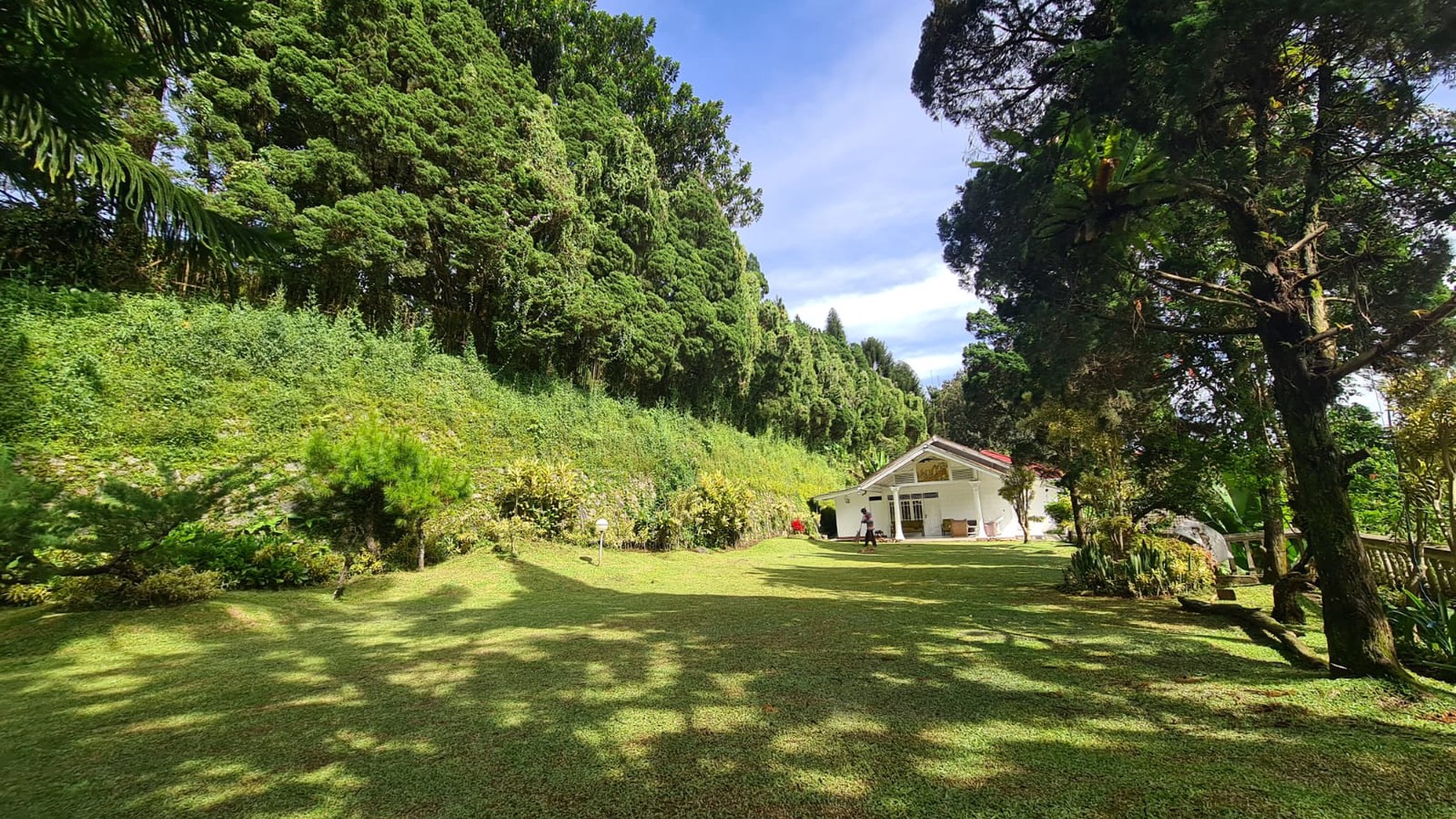 Villa Dengan 3 Bangunan Rumah Di Cisarua Puncak, View Sejuk Pegunungan