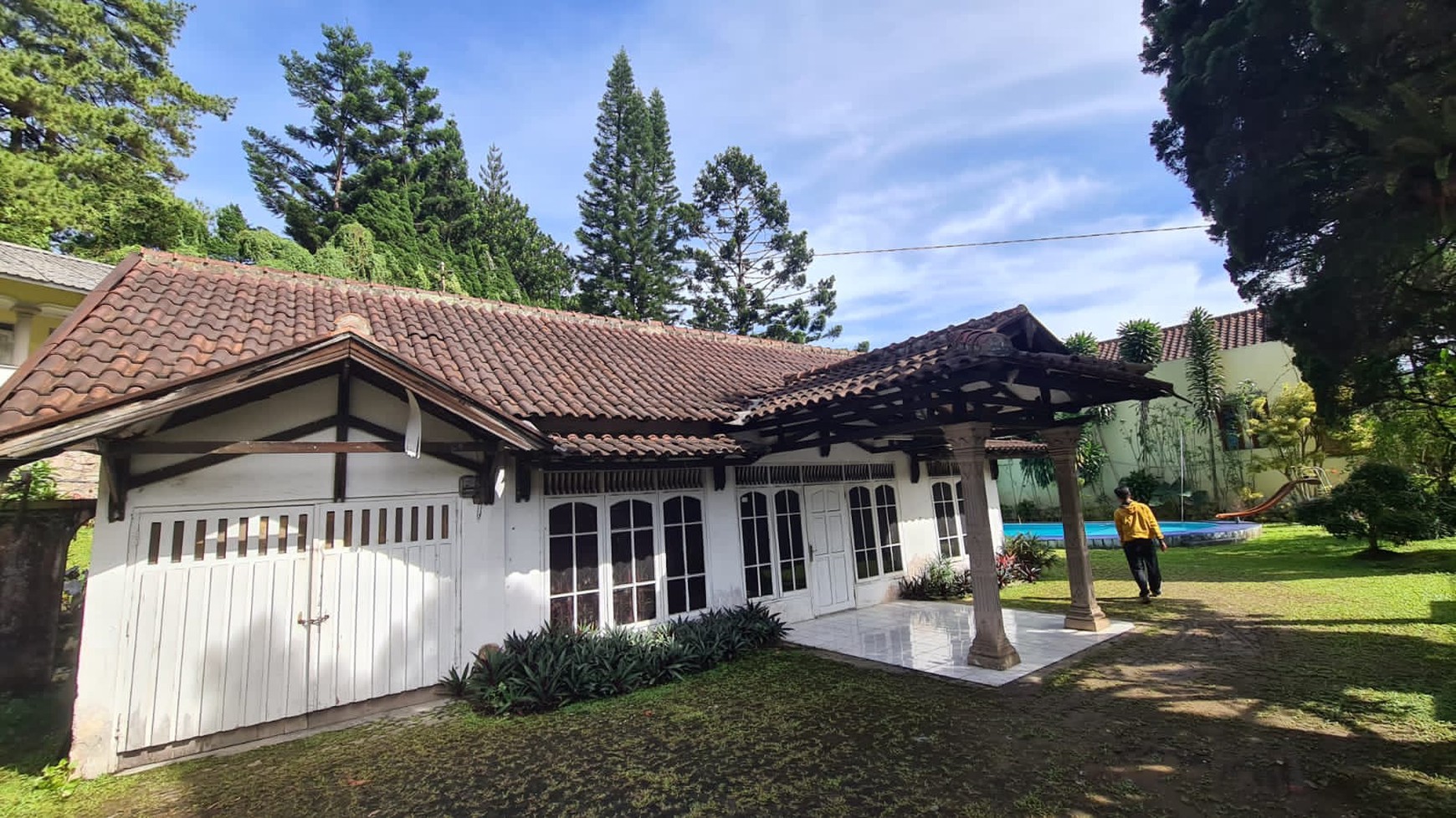 Villa Dengan 3 Bangunan Rumah Di Cisarua Puncak, View Sejuk Pegunungan