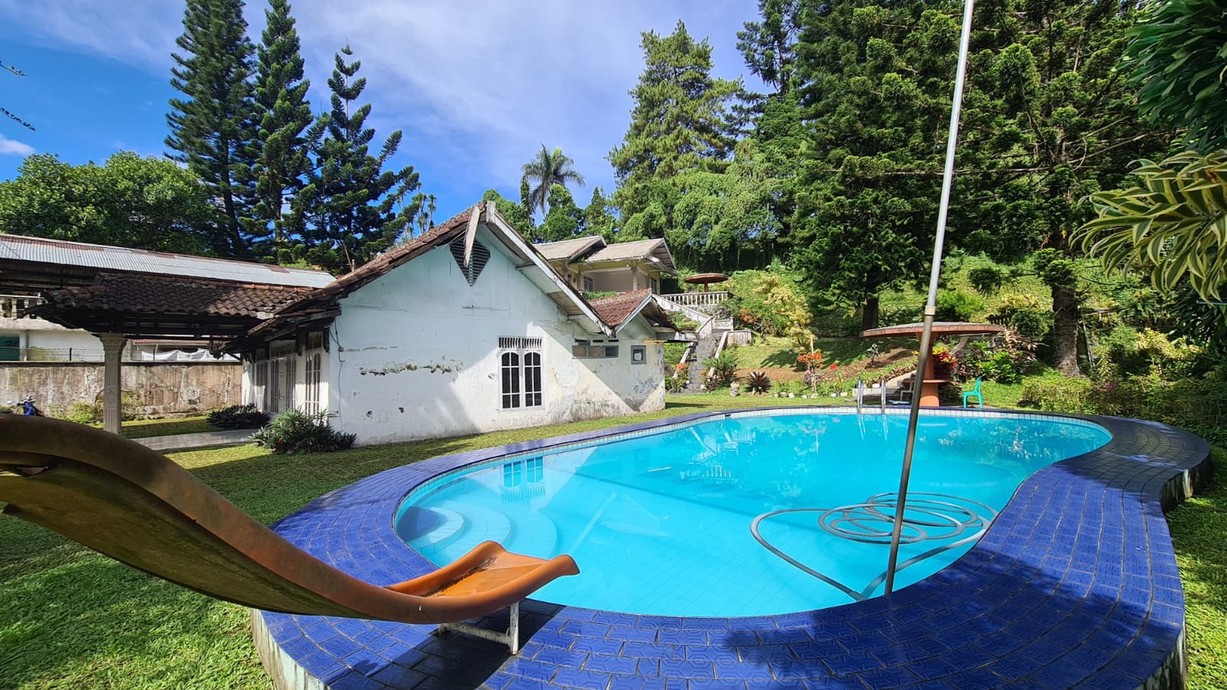 Villa Dengan 3 Bangunan Rumah Di Cisarua Puncak, View Sejuk Pegunungan