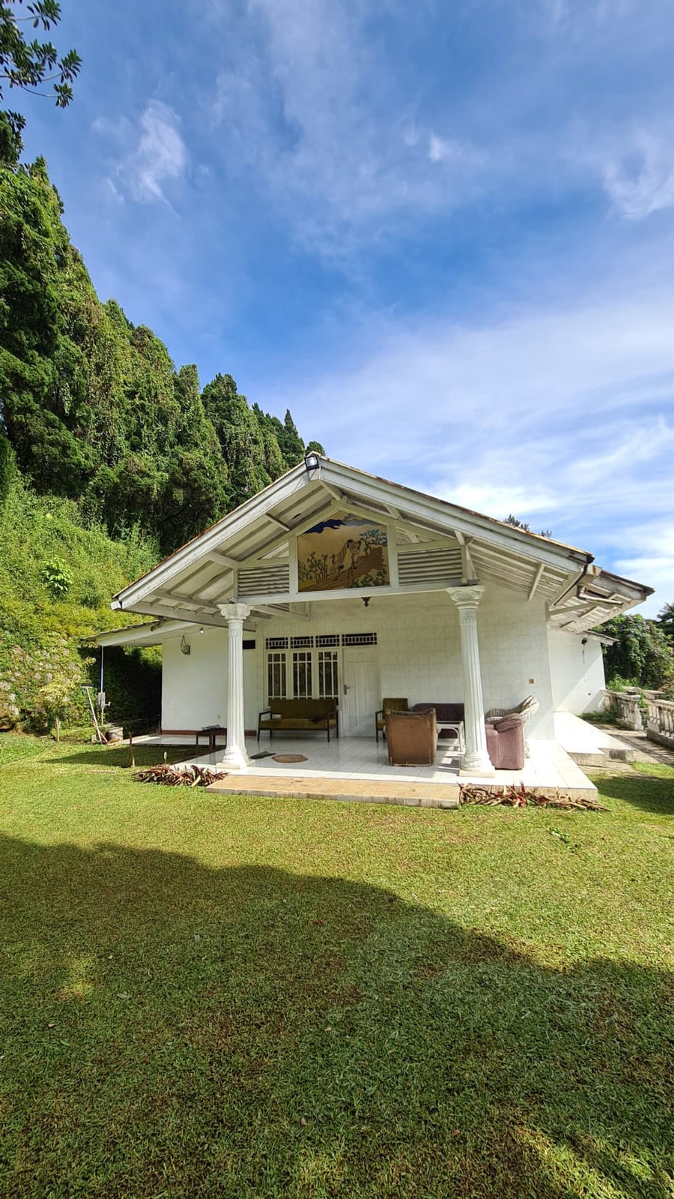 Villa Dengan 3 Bangunan Rumah Di Cisarua Puncak, View Sejuk Pegunungan