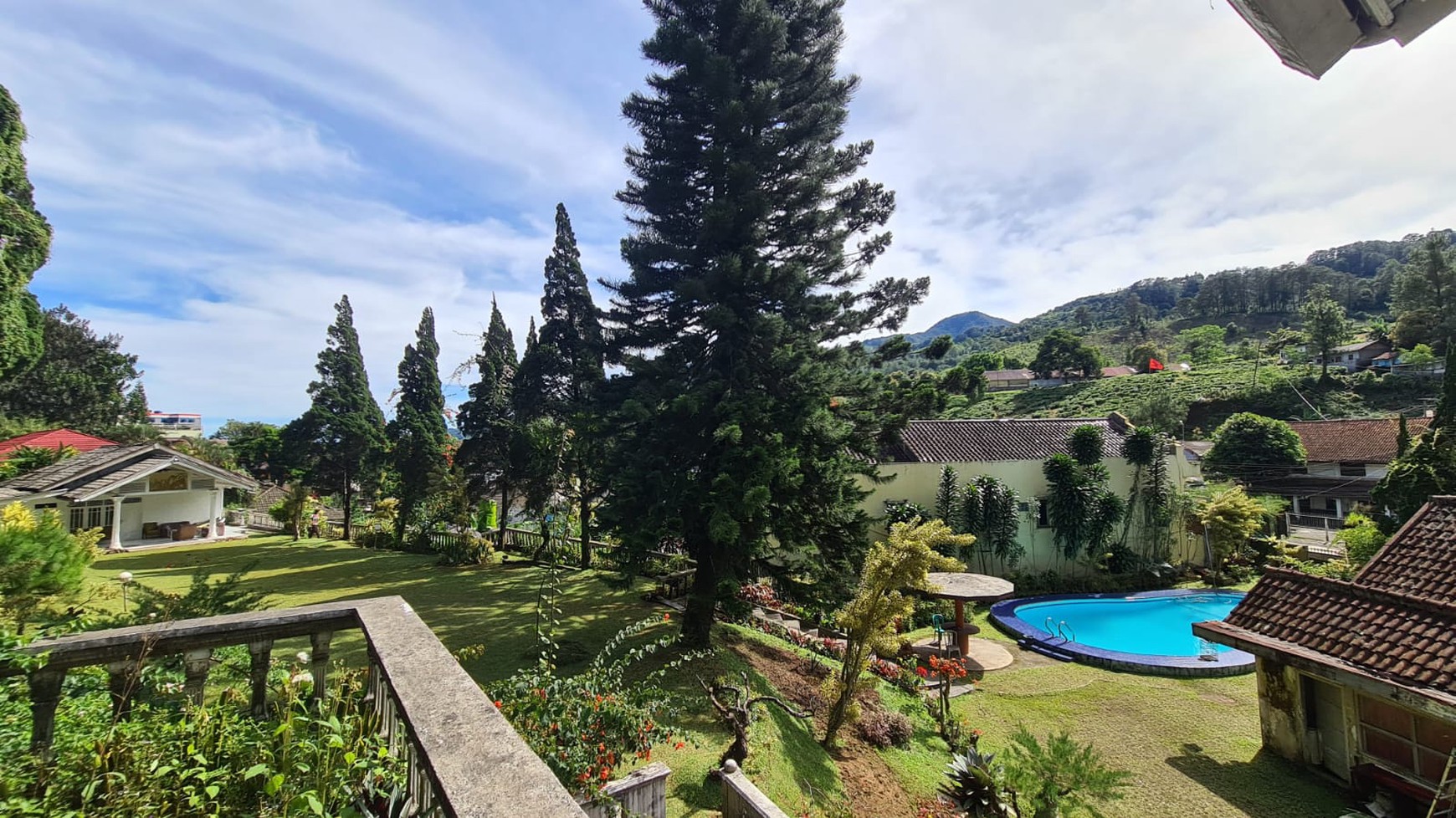 Villa Dengan 3 Bangunan Rumah Di Cisarua Puncak, View Sejuk Pegunungan