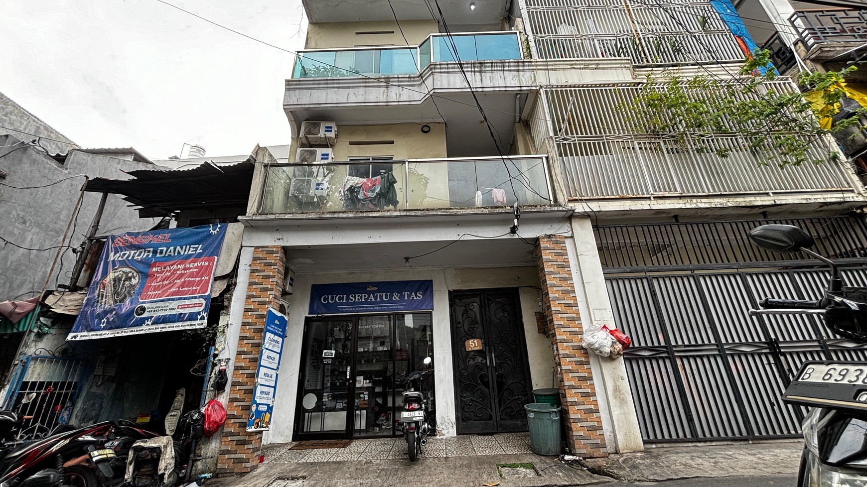 Rumah Kos-kosan Bagus 10 Pintu Full Furnished Strategis, Selangkah Dari Jl. Bang Pitung, Kebun Jeruk