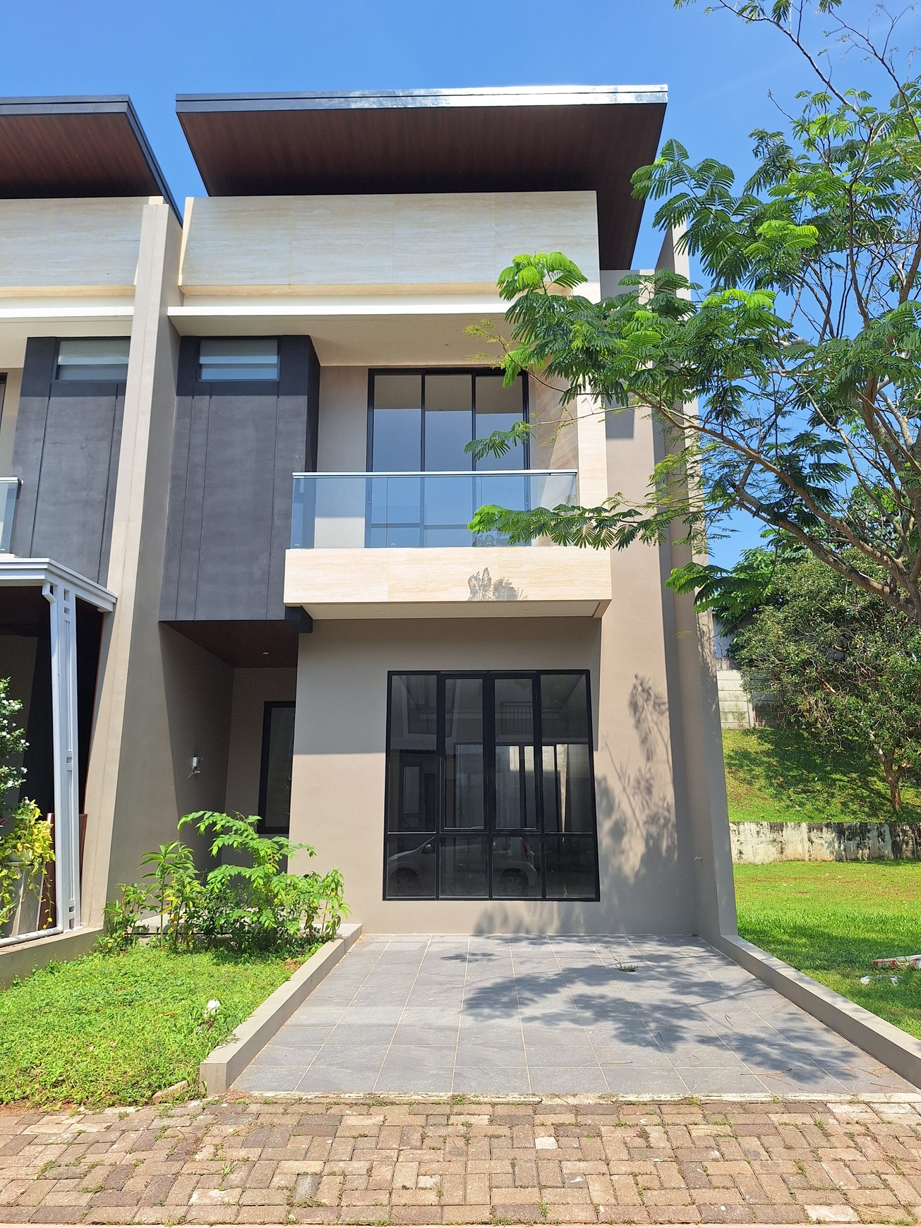 Dijual Rumah Baru Bangunan Mandiri  Vanya Park Azura BSD City, Cakep, Siap Huni
