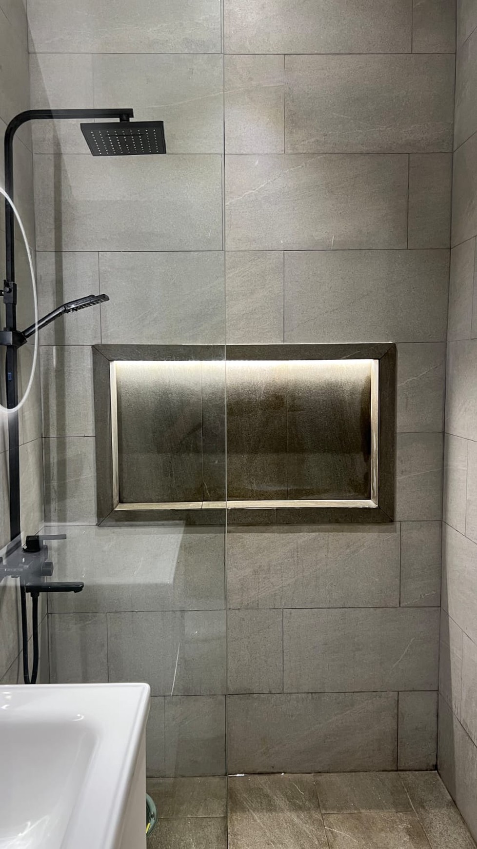 Dijual Rumah Baru Bangunan Mandiri  Vanya Park Azura BSD City, Cakep, Siap Huni