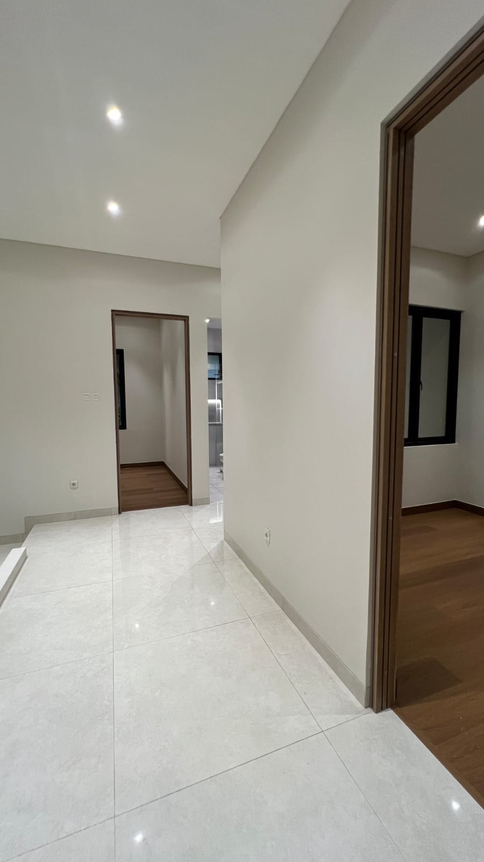 Dijual Rumah Baru Bangunan Mandiri  Vanya Park Azura BSD City, Cakep, Siap Huni