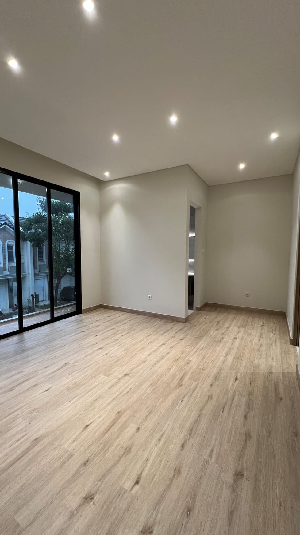 Dijual Rumah Baru Bangunan Mandiri  Vanya Park Azura BSD City, Cakep, Siap Huni