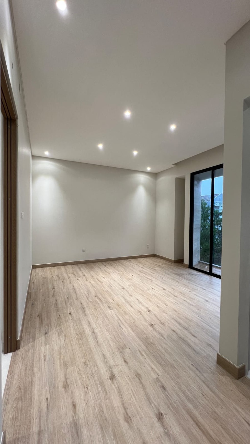 Dijual Rumah Baru Bangunan Mandiri  Vanya Park Azura BSD City, Cakep, Siap Huni