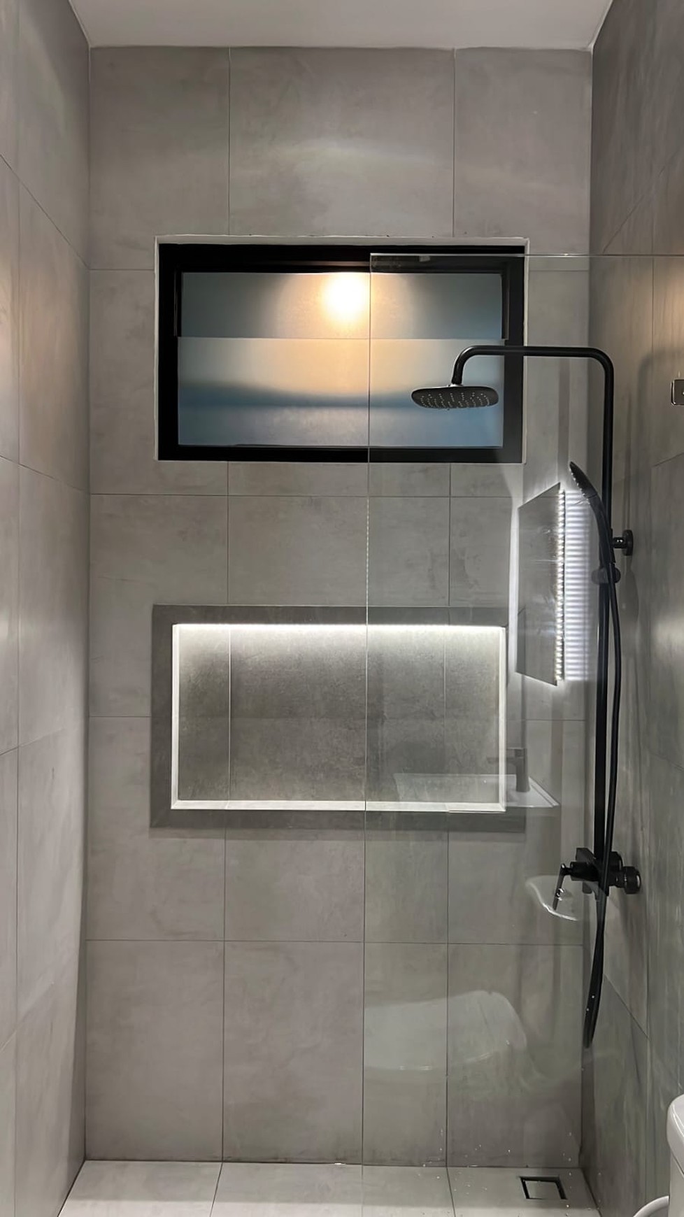 Dijual Rumah Baru Bangunan Mandiri  Vanya Park Azura BSD City, Cakep, Siap Huni