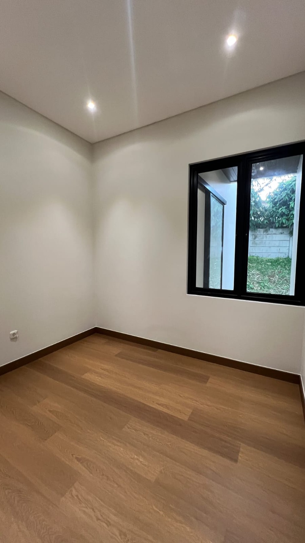 Dijual Rumah Baru Bangunan Mandiri  Vanya Park Azura BSD City, Cakep, Siap Huni