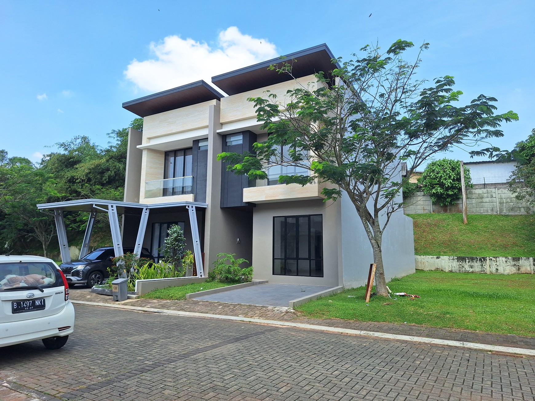 Dijual Rumah Baru Bangunan Mandiri  Vanya Park Azura BSD City, Cakep, Siap Huni