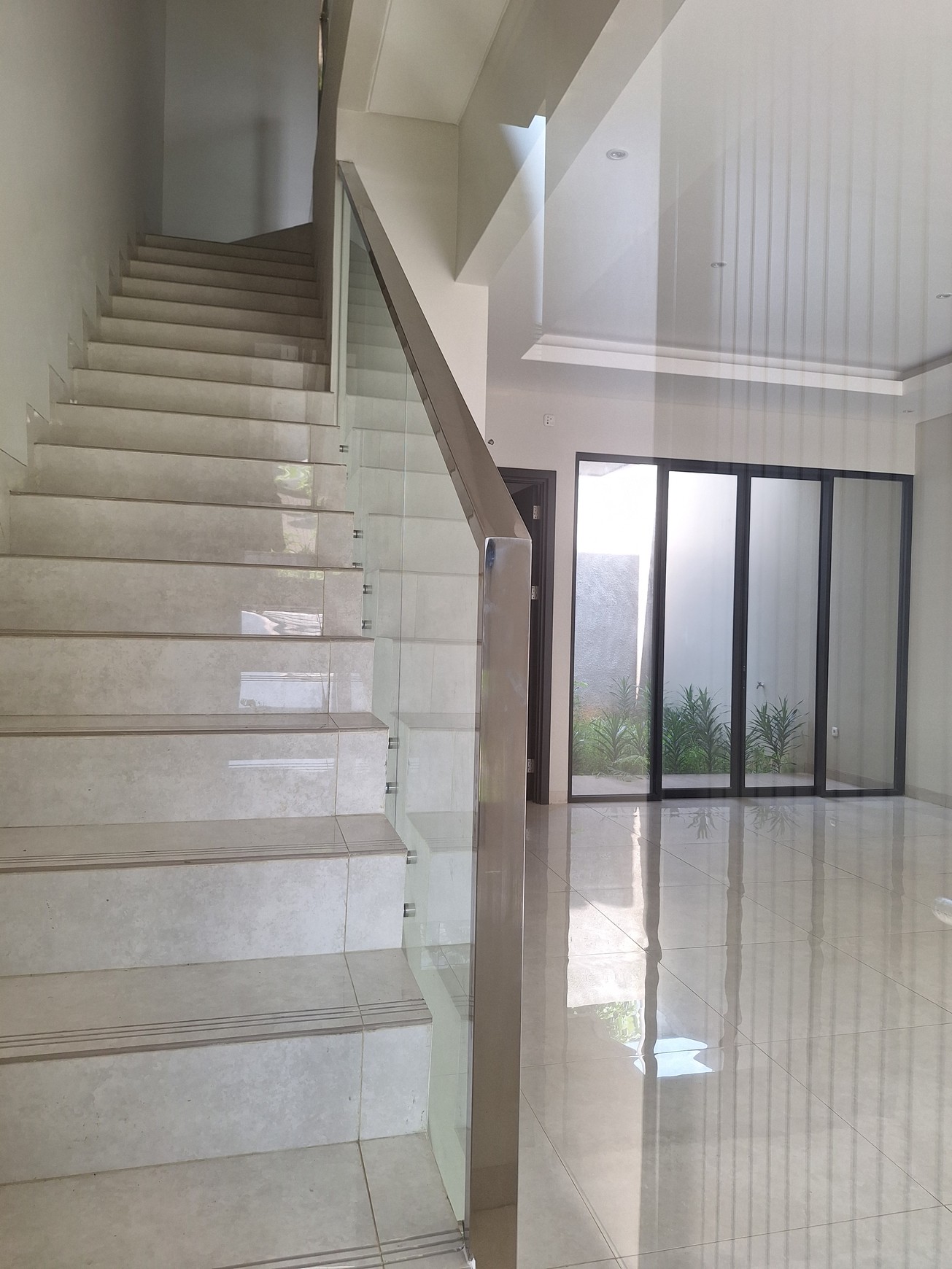 Dijual Rumah Baru Bangunan Mandiri  Vanya Park Azura BSD City, Cakep, Siap Huni