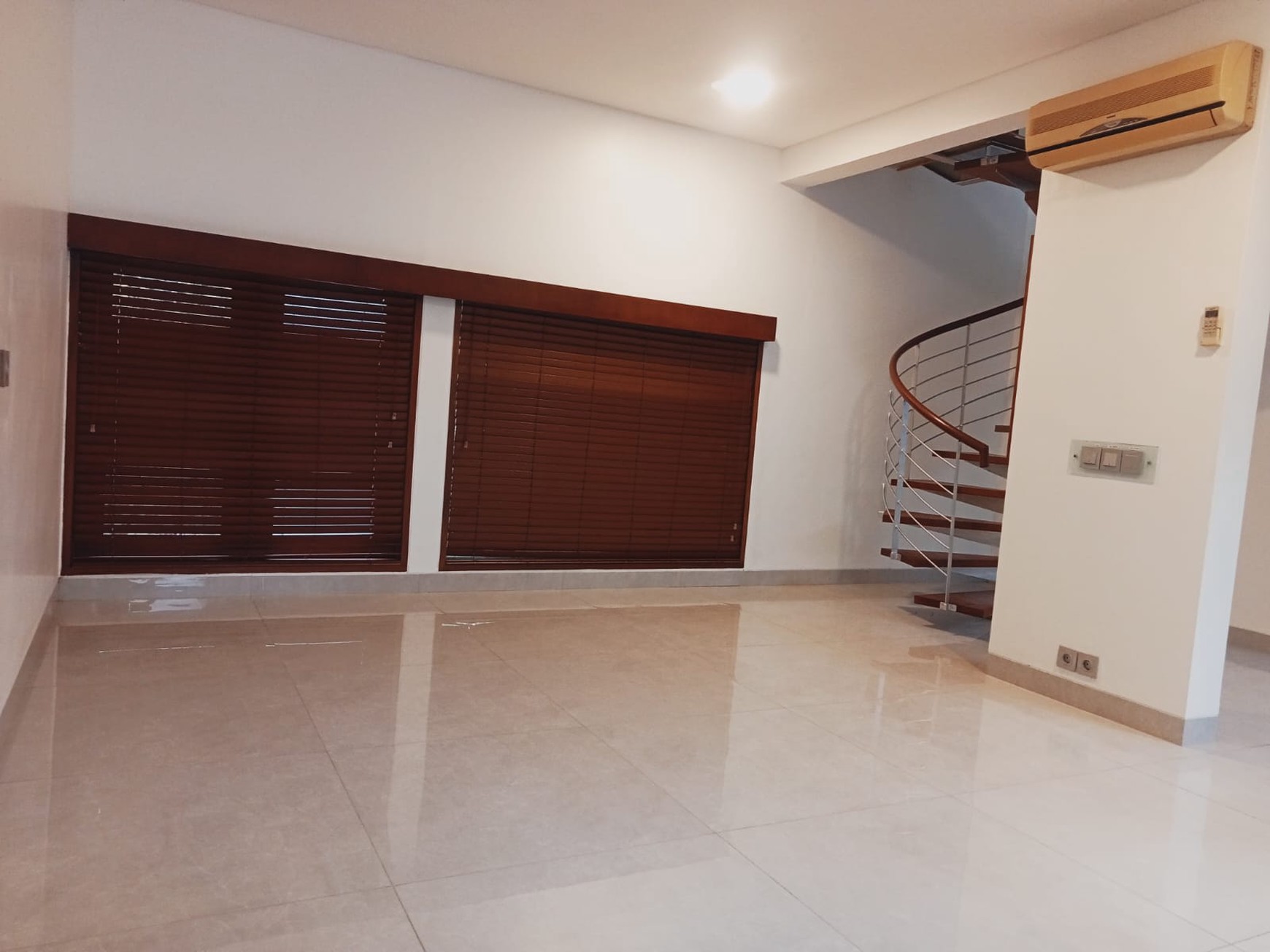 Rumah Bagus Di Jl Duta Indah Pondok Indah Jakarta Selatan